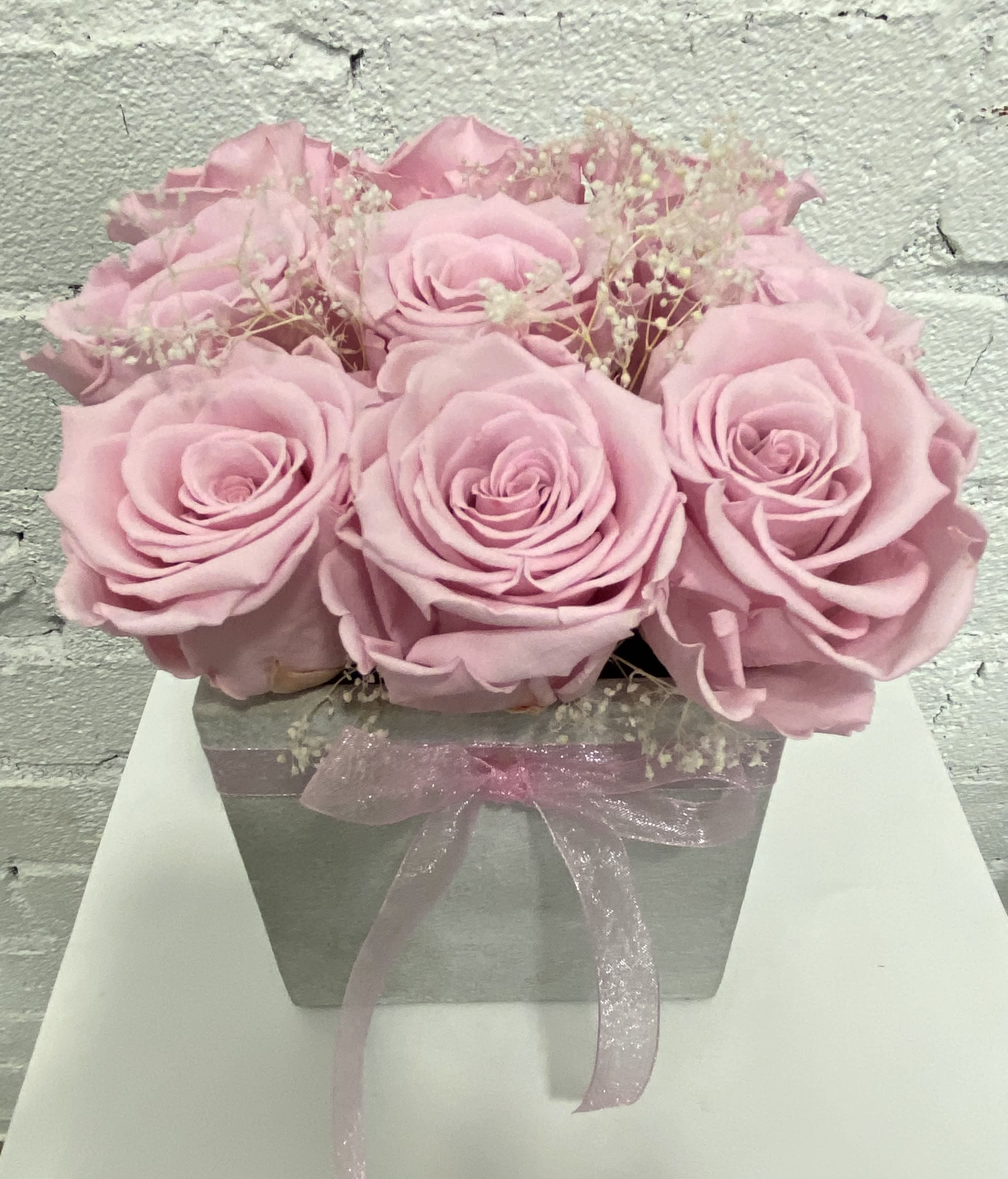 9 Forever Roses - Dreamy 9 light pink preserved roses that last for more than two years!