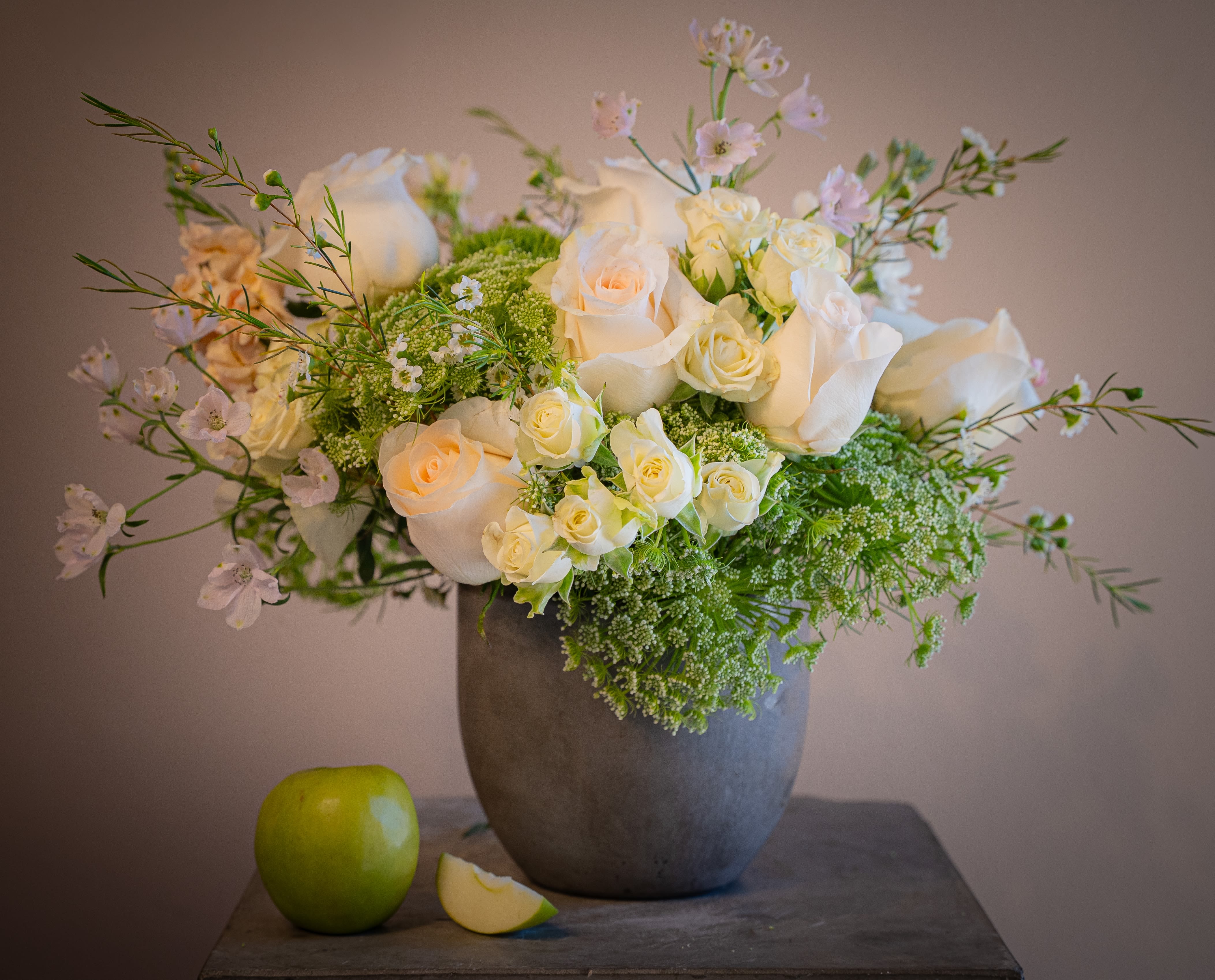 Brillante - Soft, luminous, and effortlessly elegant, Brillante features layers of creamy garden roses and delicate spray roses nestled among airy seasonal blooms and fresh garden greenery. Light and graceful in composition, this arrangement evokes the quiet beauty of a sunlit garden morning—refined, romantic, and timeless.