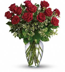 Bouquet of red roses in a clear glass vase