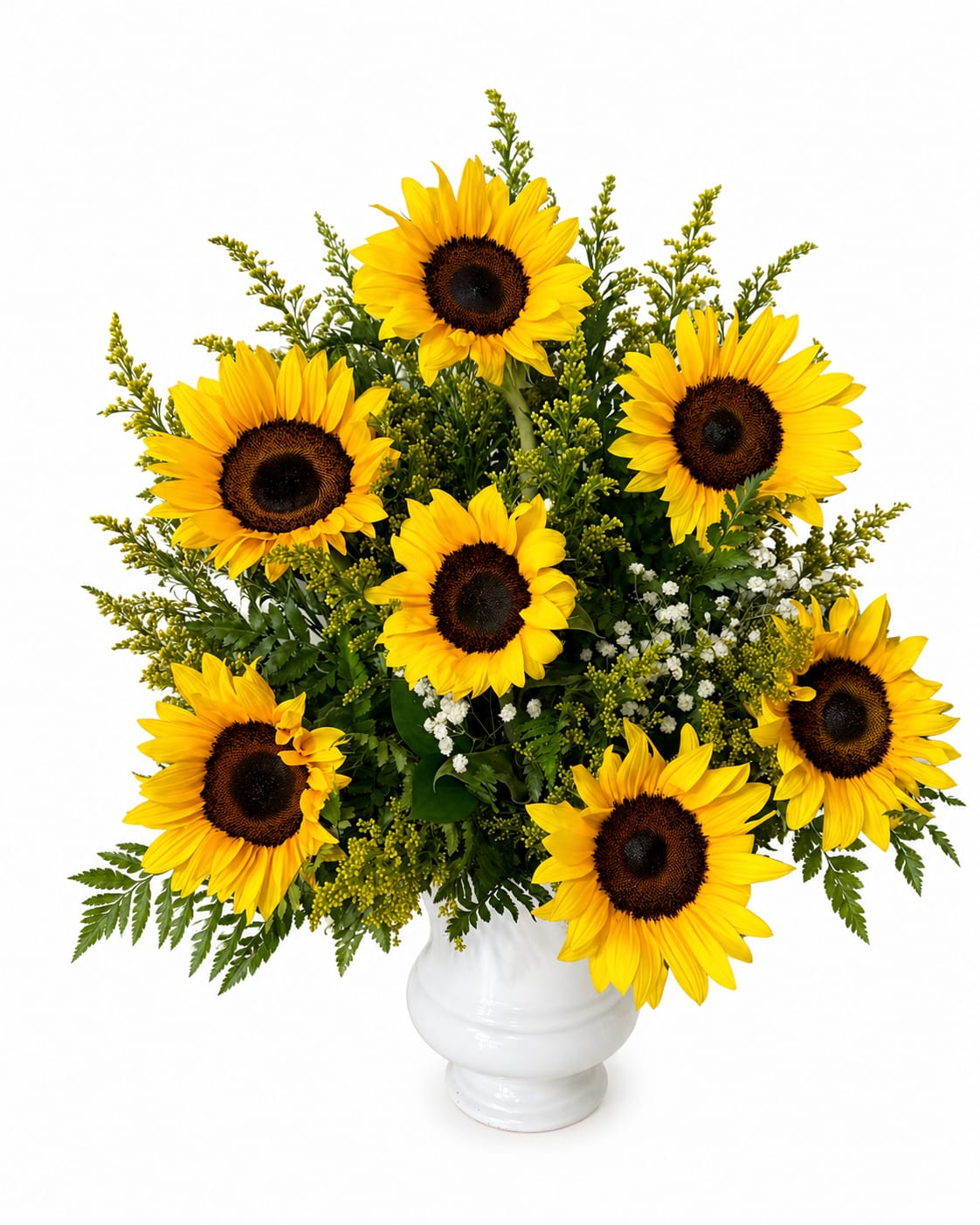 Sunflowers Bliss - Un hermoso arreglo de Girazoles frescos diseñados para iluminar cualquier ocacion. Este elegante diseño en jarrones blanco combina la belleza vibrante de los sunflowers con delicados follajes verdes y flores de relleno, creando un regalo lleno de alegría , calidez y amor.