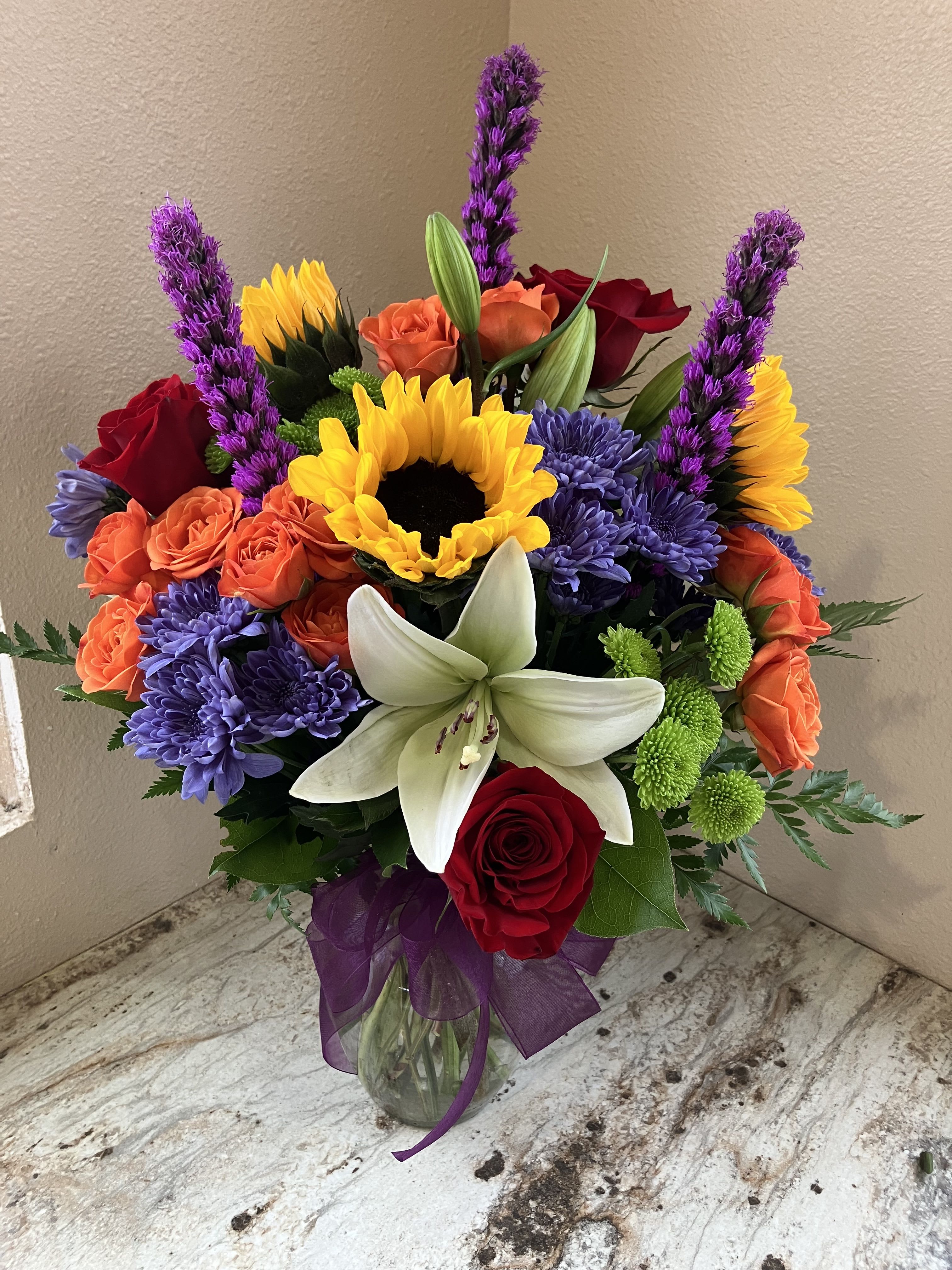 Blooming Meadow - Sweet arrangement with a variety of flowers