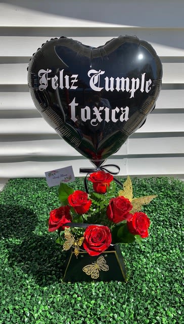 Feliz Cumple Toxica - A heart-shaped balloon paired with a bag of roses creates a beautiful romantic and heartfelt gift, perfect for celebrating love, appreciation, or even a special milestone. The balloon adds a whimsical touch, symbolizing fun and joy, while the roses bring elegance and beauty.  You could choose classic red roses for deep love, pink for admiration, or white for purity and new beginnings. If you want to make it extra special, you might consider adding a handwritten note or a small decorative accent like a ribbon in their favorite color.