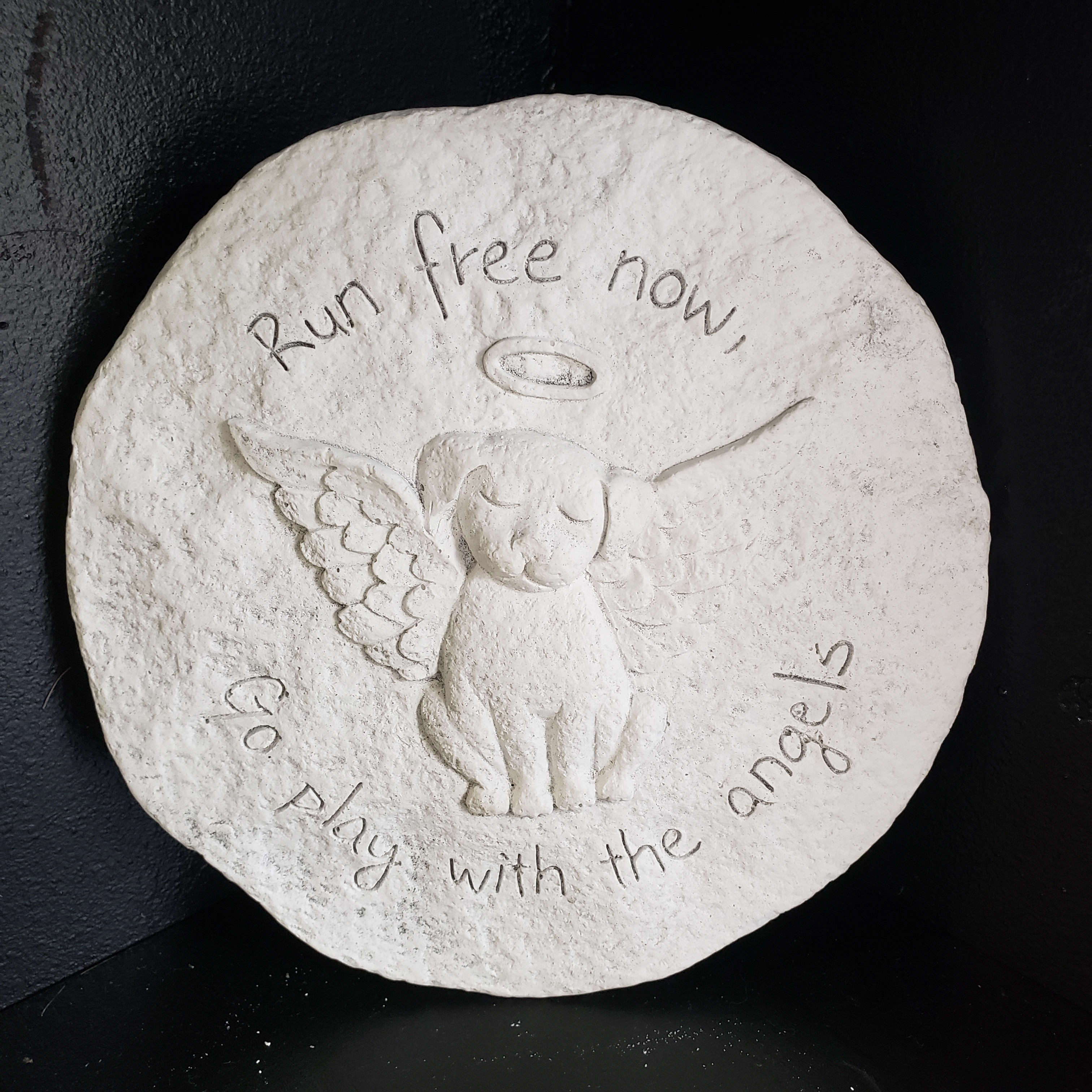Memorial Dog Garden Plaque - This 8in stone has a wall hook to display hanging, or lay flat where your late pooch once roamed in garden. Anywhere you decide, you'll have a beautiful reminder of your pup's time on Earth.  Reads: "Run free now, Go play with the angels"