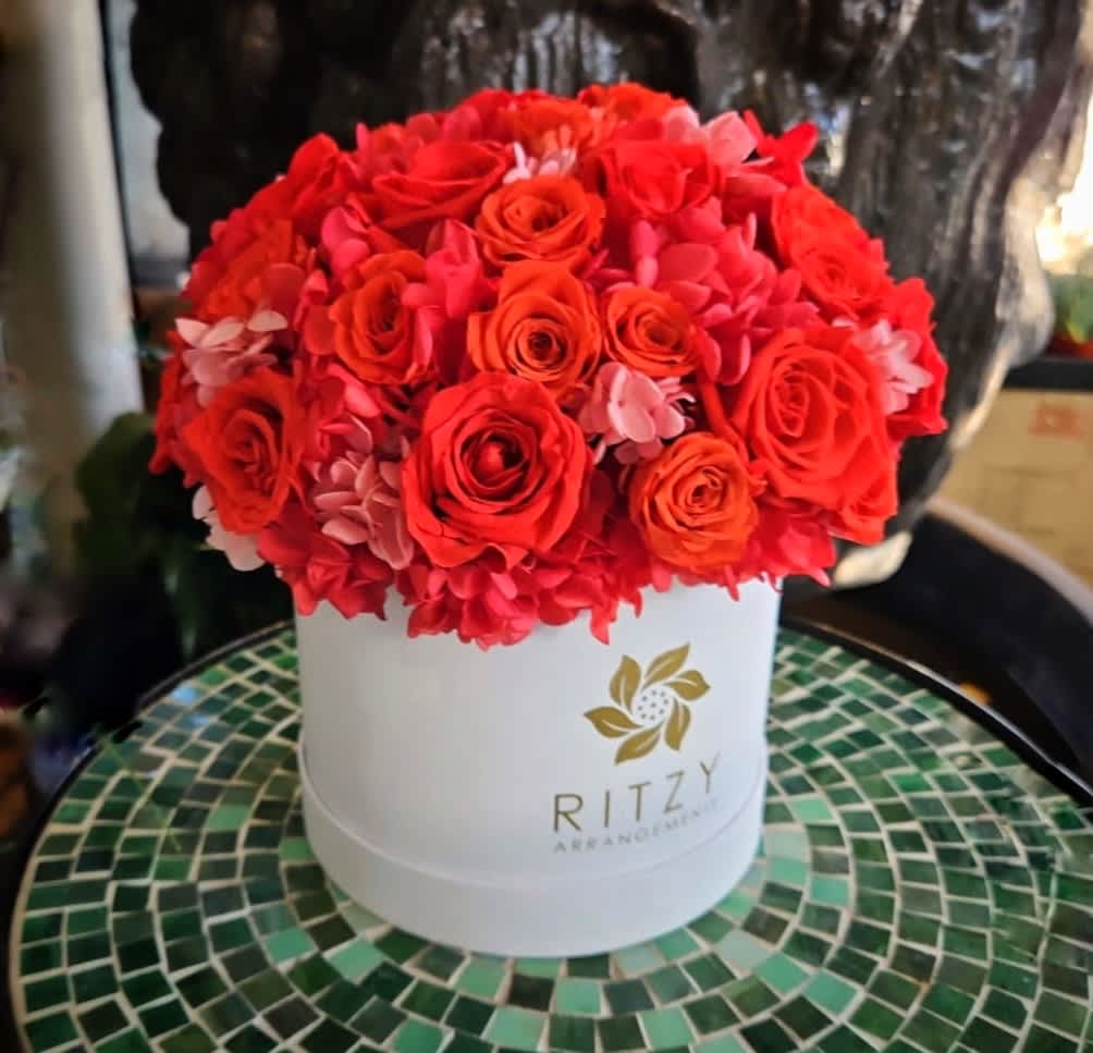 Red rose bouquet in a white round box