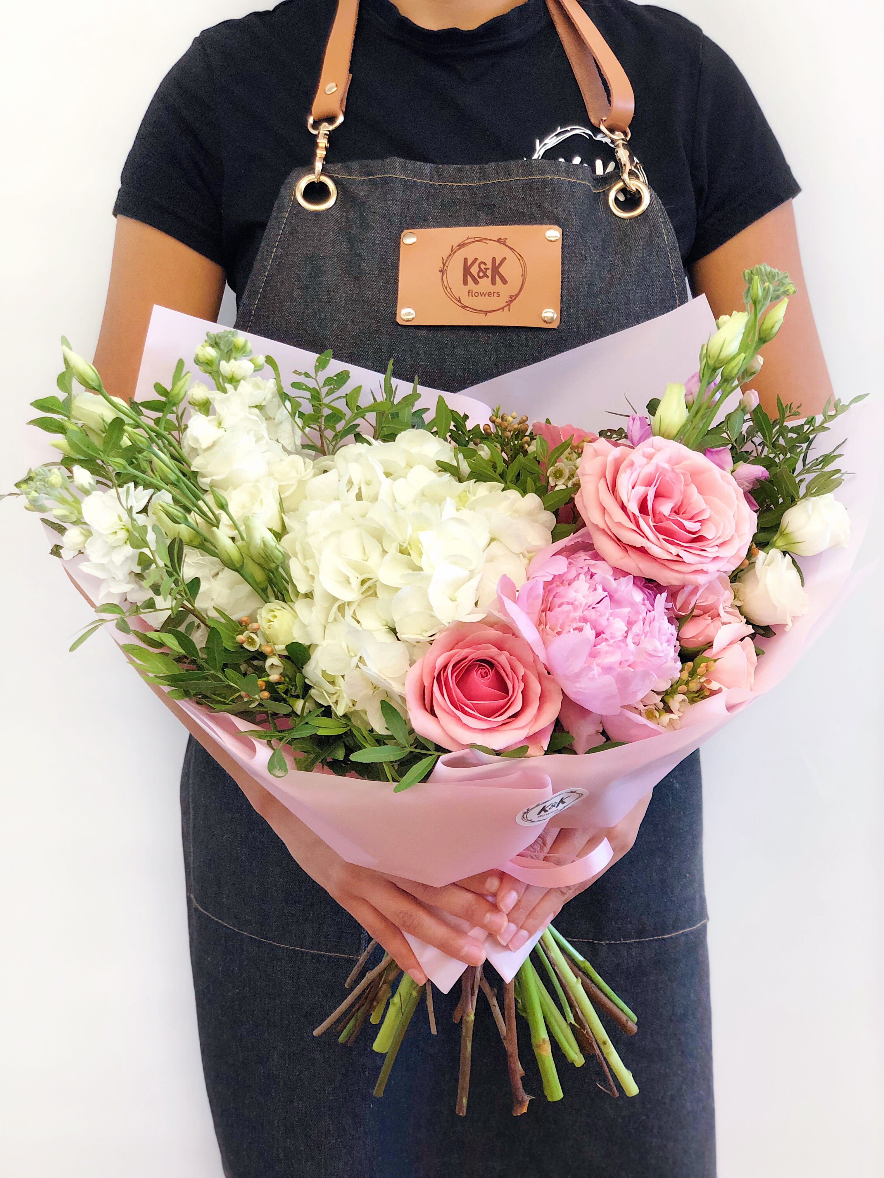 Small Bouquet with Peonies Loose Style - Mixed flowers bouquet with Peonies, from romantic and gentle to an edgy and interesting look. All bouquets come without a vase. You can choose a vase at the add-on section.   Note: Flower food, transportation bag, and flower care instructions are included