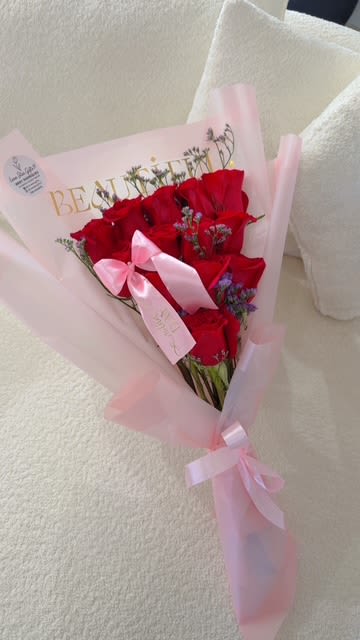 Whispers of love - Delicate romantic and devoted with elegance.12 roses