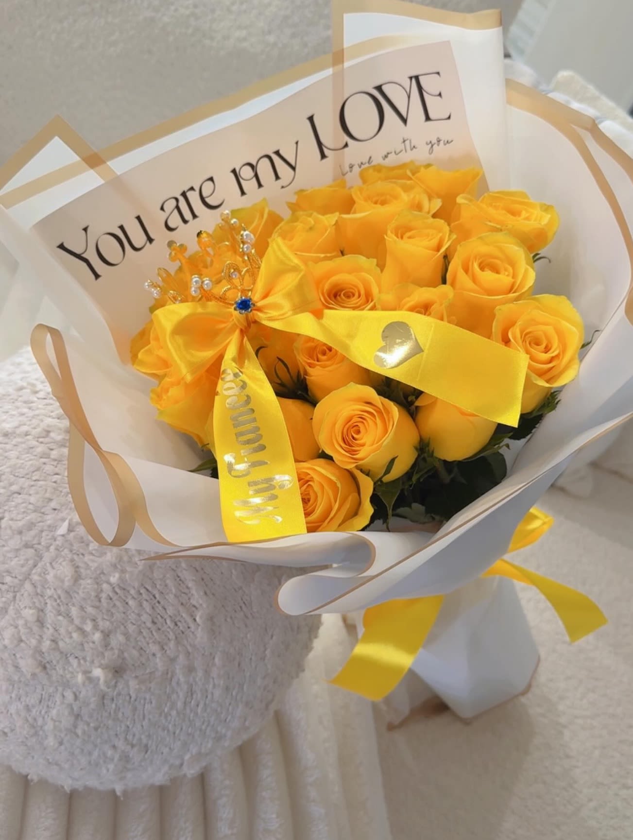 “Yellow Queen” Bouquet - A vibrant bouquet of yellow roses that radiates joy, warmth, and affection. Decorated with a golden crown, this arrangement is perfect to make her feel like true royalty. Ideal for birthdays, anniversaries, or simply to brighten someone’s day. 24 Roses.
