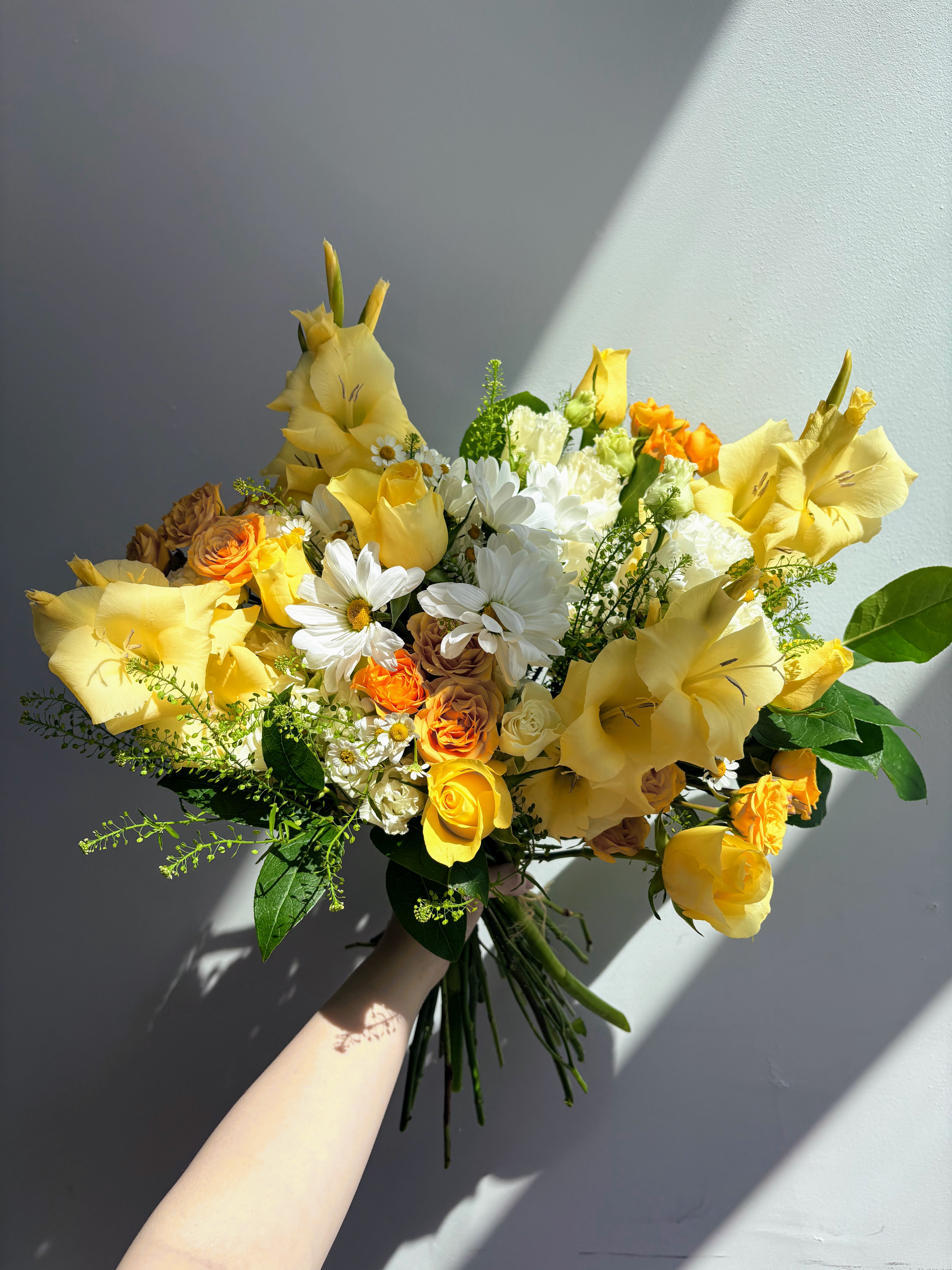 Sun Burst - Radiant like a ray of sunshine to liven up your mood.  *Vase not included