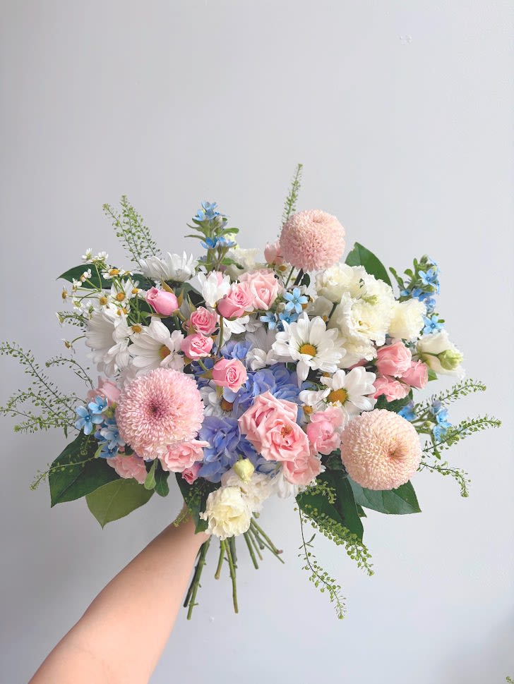 Cotton Candy - Let the sweetness of these flowers melt into your day like cotton candy on your tongue.  *Vase not included