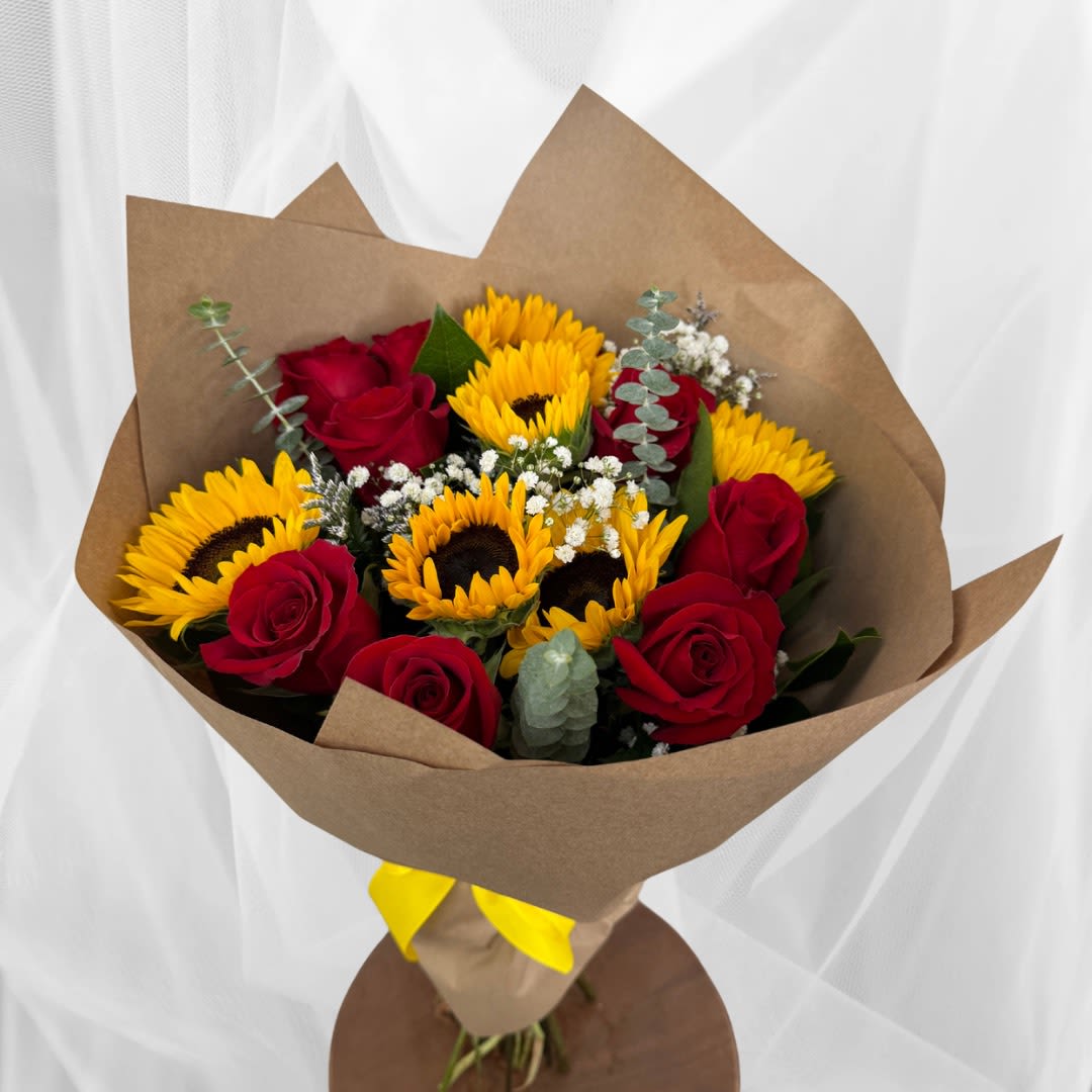 Sweet Romance - Sunflowers Rose handheld bouquet