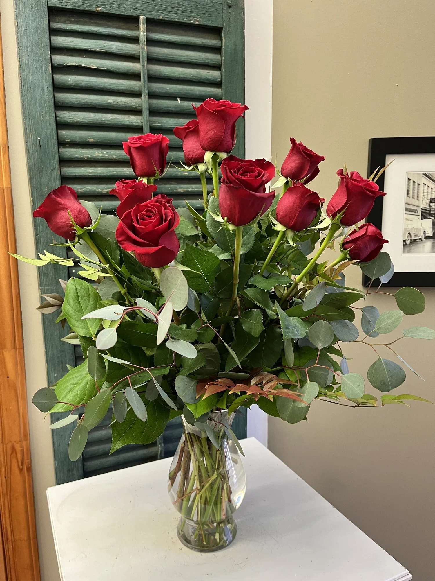 Bouquet of red roses in a clear glass vase