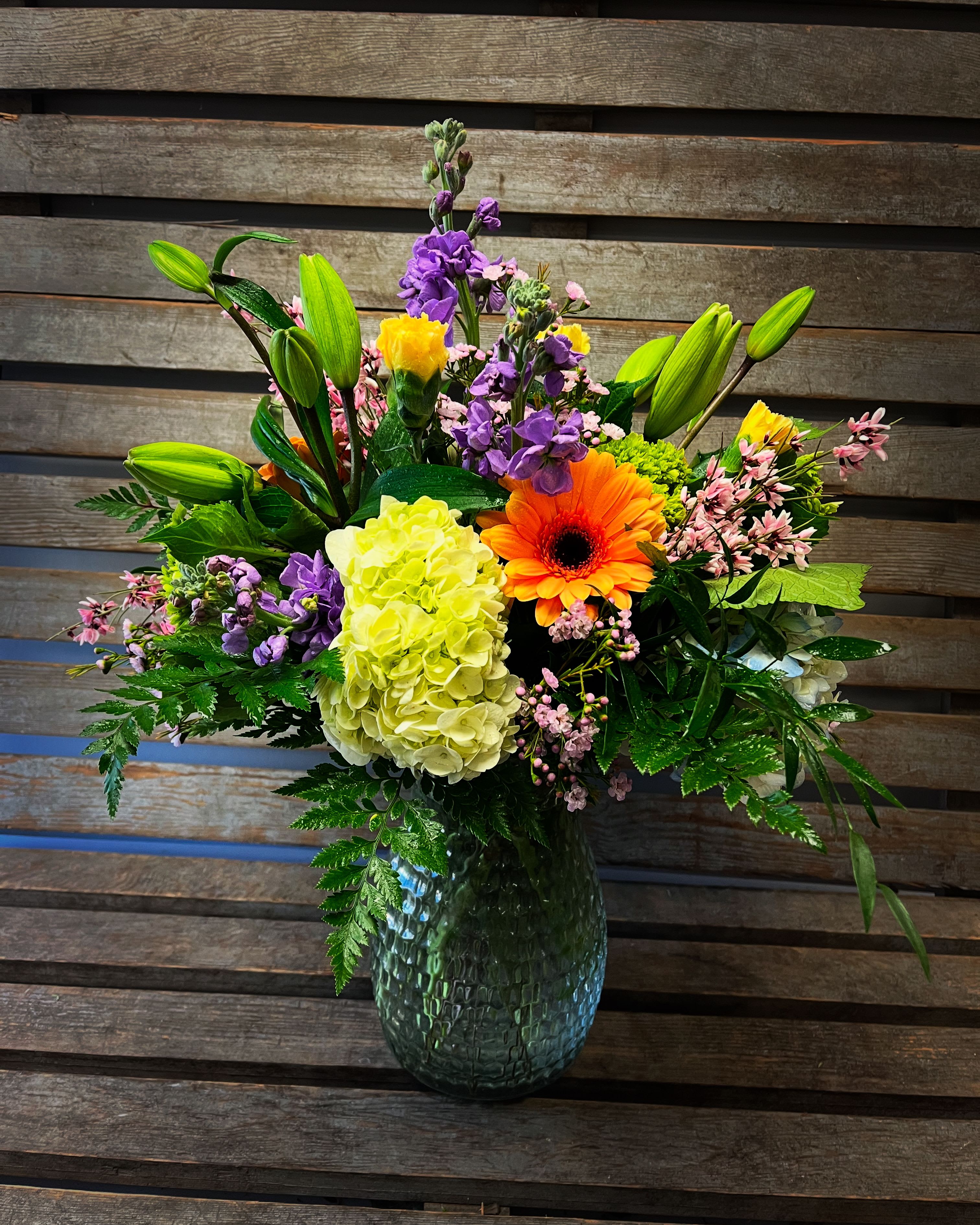 Designers choice of soft pastel colors - Designers choice of soft pastel colors in a large  vase. Glass vase style / color will vary . Selection will vary each week as well. 