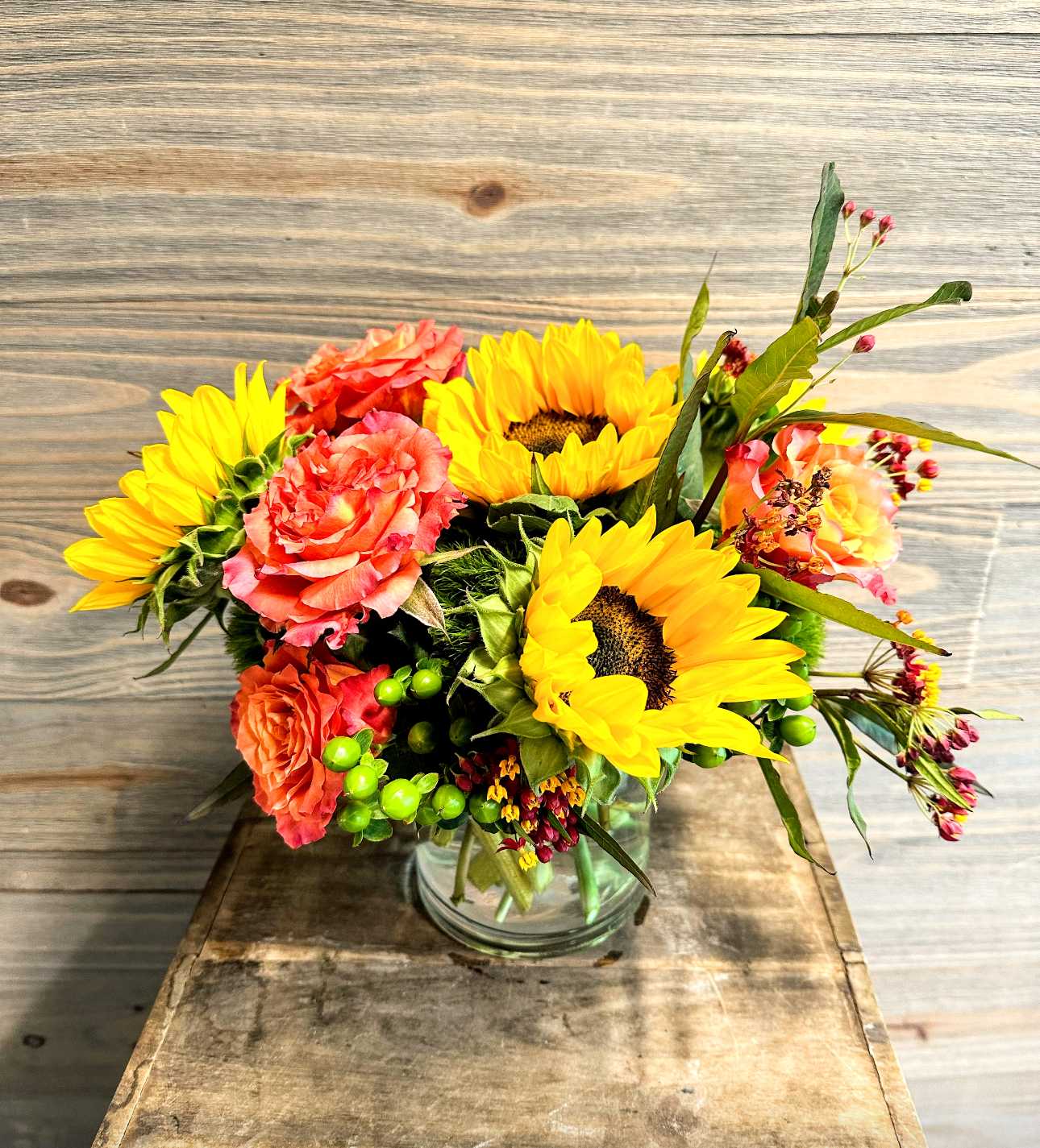 Free Spirit - A modern elegant collection of summer blooms in citrus and yellow tones.