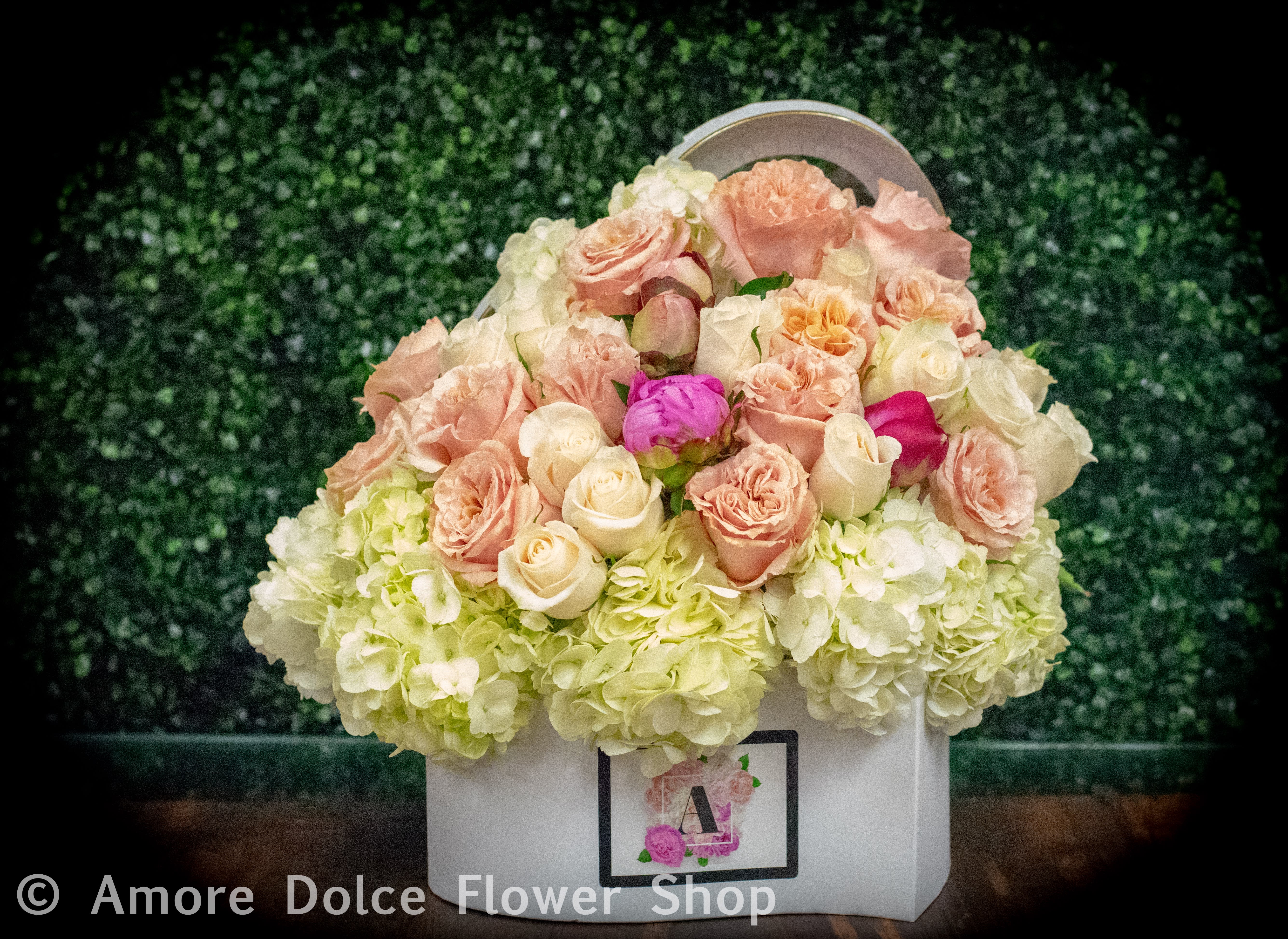 white heart box  - our modern  style arrangement                                          Flower delivery montebello ,Whittier,Pasadena,Downey,Pico Rivera,la habra,downtown ,los angles 