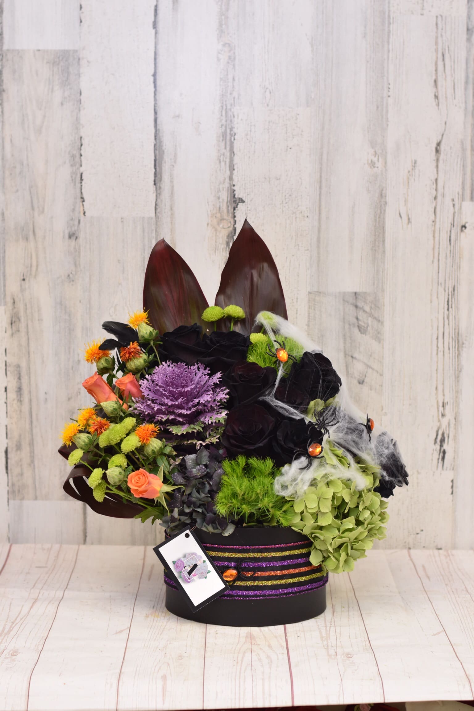 Halloween hat box - Halloween hat box with blacks roses. 