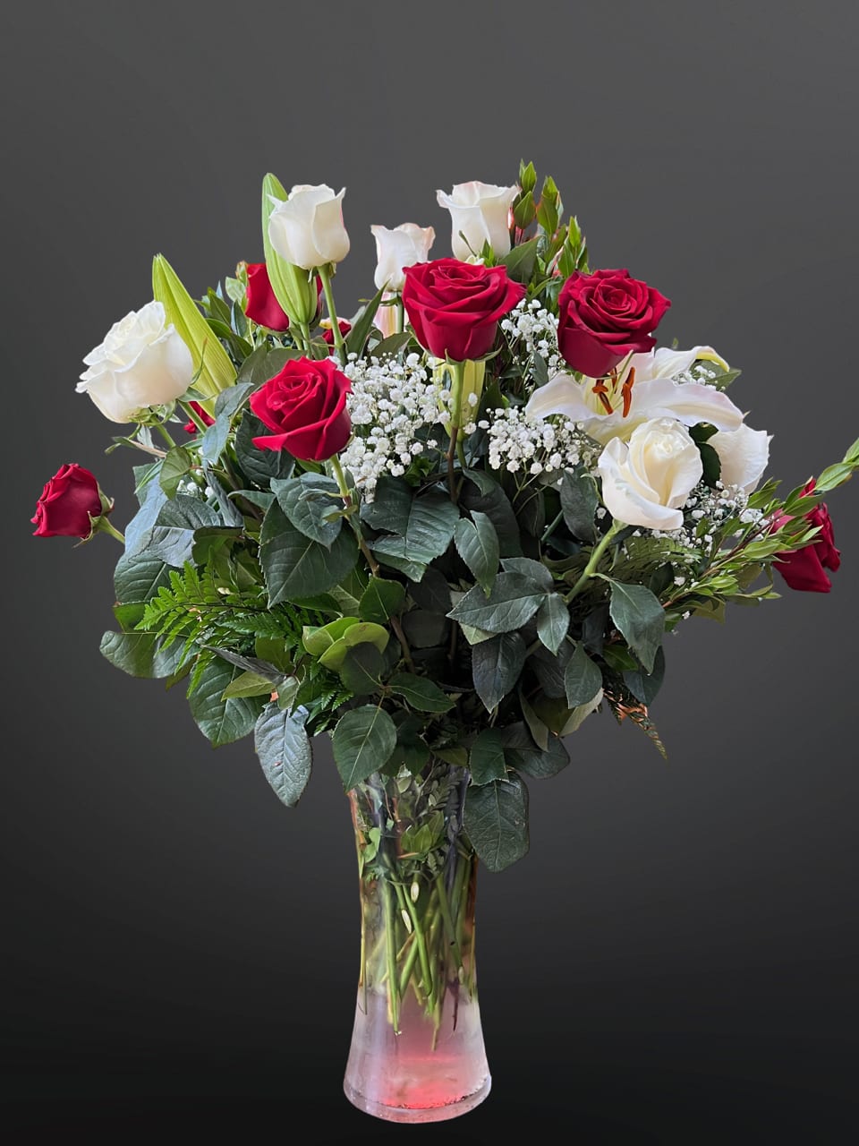 Two dozen Ecuadorian roses  - Two dozen amazing Ecuadorian roses with lilies, grand appearance, and amazing gift for anyone