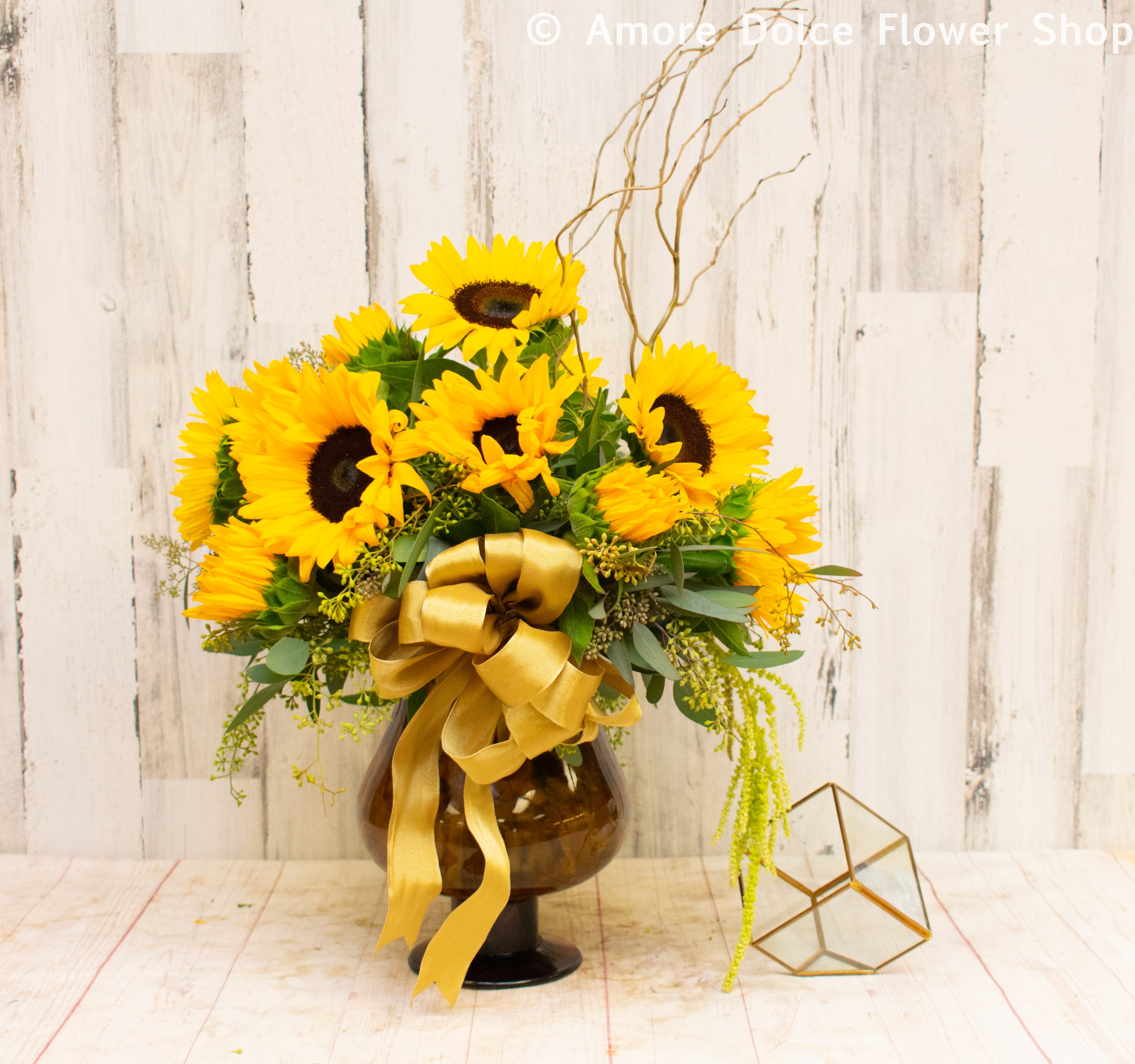  Sunny autumn day  - A beautiful assortment of bright sunflowers perfect for any occasion. The ideal gift for that sunflower lover. This arrangement comes expertly arranged in a designer hand blown glass vase. 