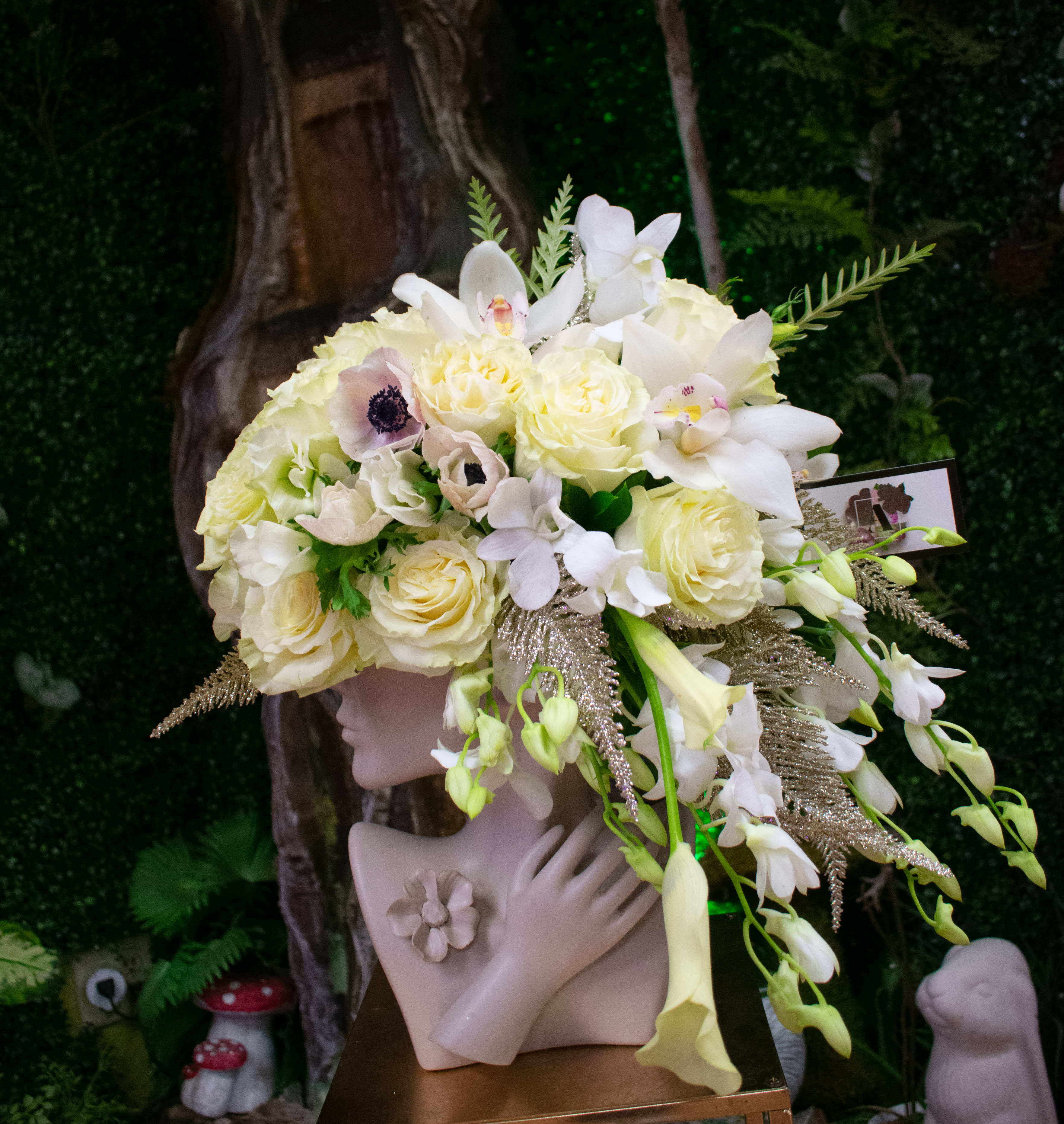 Floral Masterpiece  - Elegance sculpture of love made with love for your loved ones  Flower delivery montebello ,Whittier,Pasadena,Downey,Pico Rivera,la habra,downtown ,los angles        