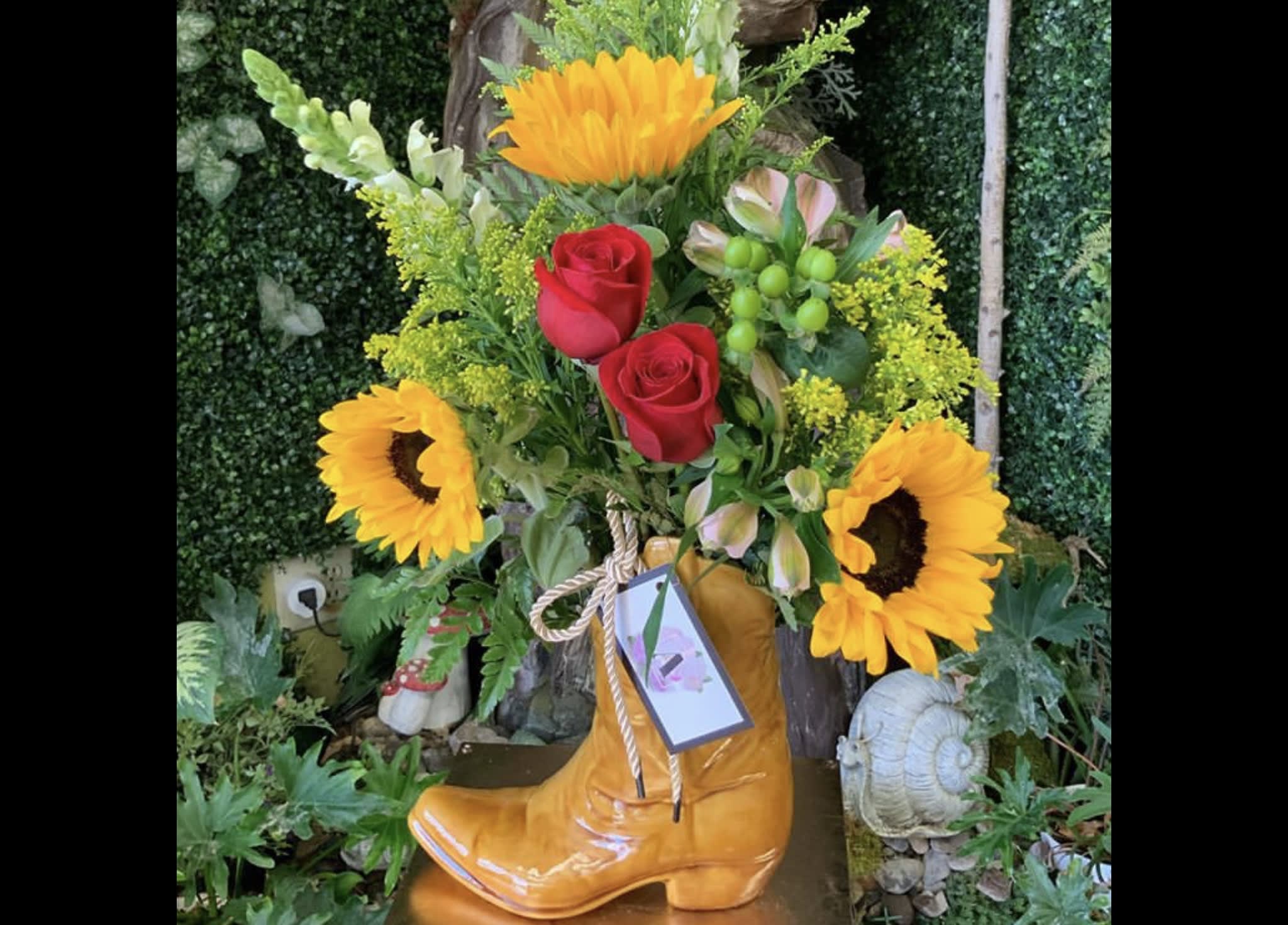 Boot of happiness  - The arrangement will be design similar to the photo If the recipient has a favorite color please let us know, and will we will incorporate the color.  hatbox color may very do to supply and demon               Flower delivery montebello ,Whittier,Pasadena,Downey,Pico Rivera,la habra,downtown ,los angles 