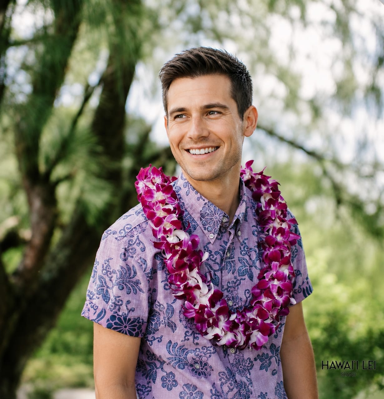 Orchid Lei - Graduation leis made of orchids in various colors. Please specify your desired colors in the "Notes" field or give us a call.