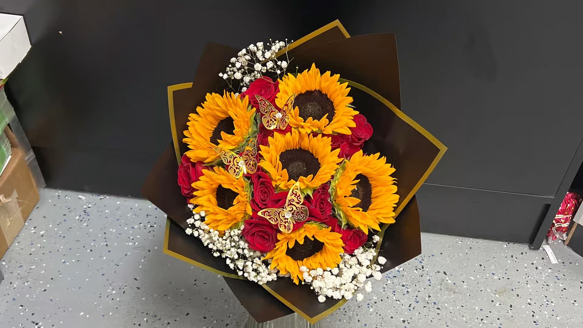 BUCHON SUNFLOWER ROSES - 12 RED ROSES 6 SUNFLOWERS  PAPER WILL VARY ( THE COLOR OF PAPER WILL ALWAYS BE BLACK UNTIL SPECIFY OTHERWISE)