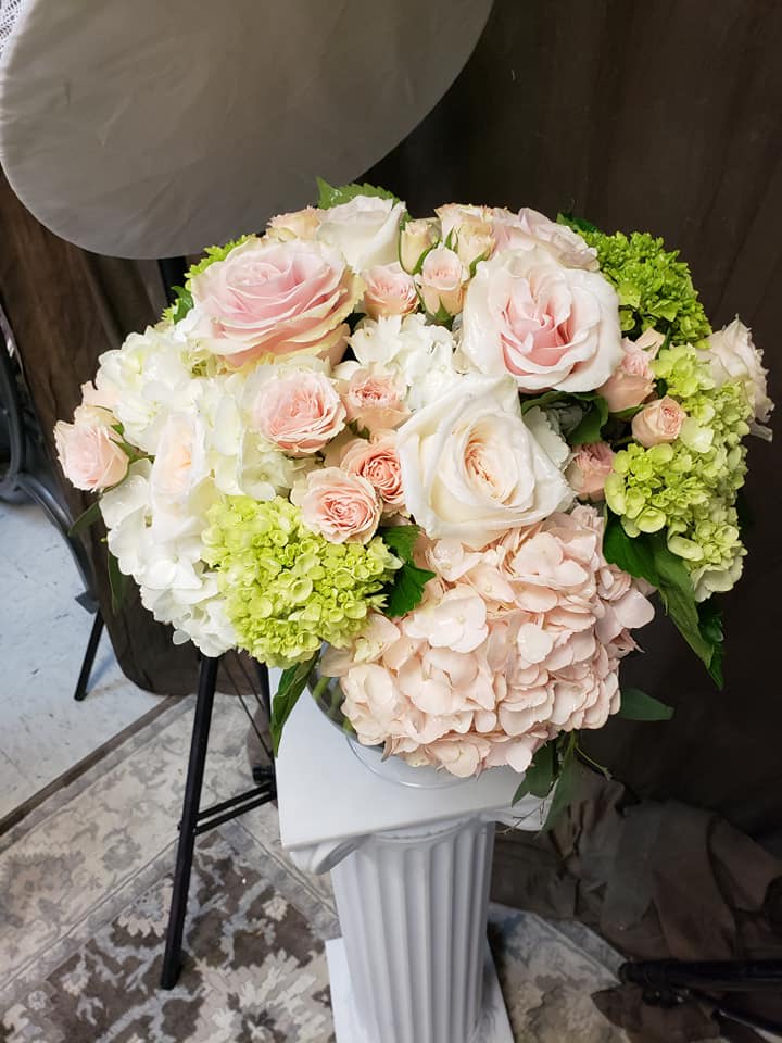 Bouquet of pale pink roses and hydrangeas in a vase