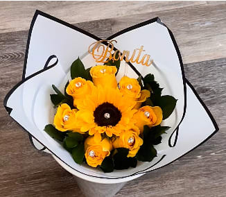 beautiful yellow bouquet - Beautiful yellow bouquet, a sunflower and around yellow roses each one brings its diamond, topper (Bonita) . you can choose another phrase or the  