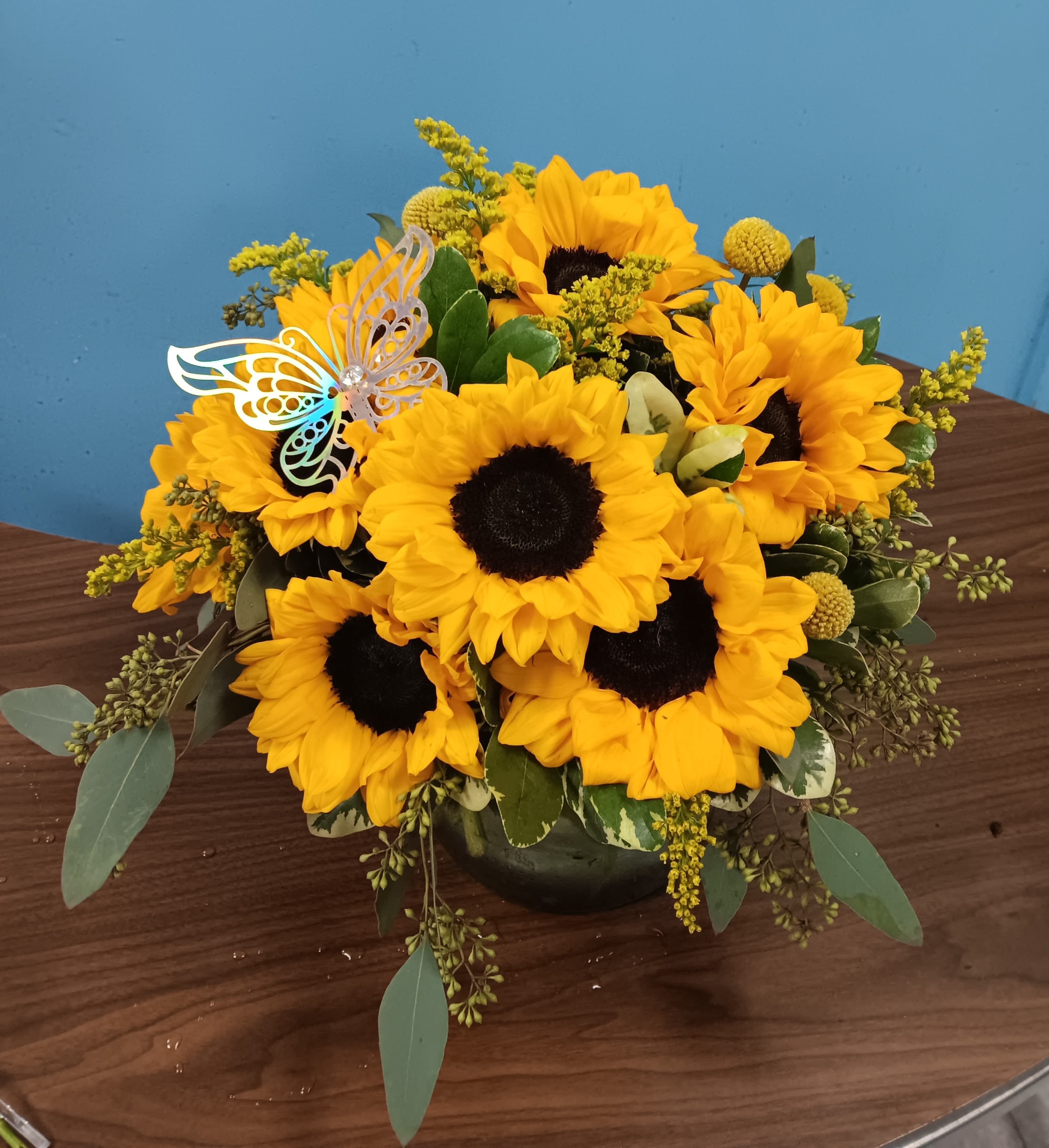 Jaynee - The sun is pretty great, but sunflowers are the greatest. Let’s prove it. The sun keeps us warm, we’ll admit it, but sunflowers never make us sweat. The sun gives us the daytime, which we appreciate, but sunflowers don’t go away for 12 hours per day day. Sunflowers, unlike the sun, know that would be rude. Finally, the sun gives us a nice tan once in awhile, but sunflowers have never given anyone a sunburn. This autumn, let sunflowers enhance your life, or the life of a loved one, with this Sunny Sunflower arrangement! You will not regret it.