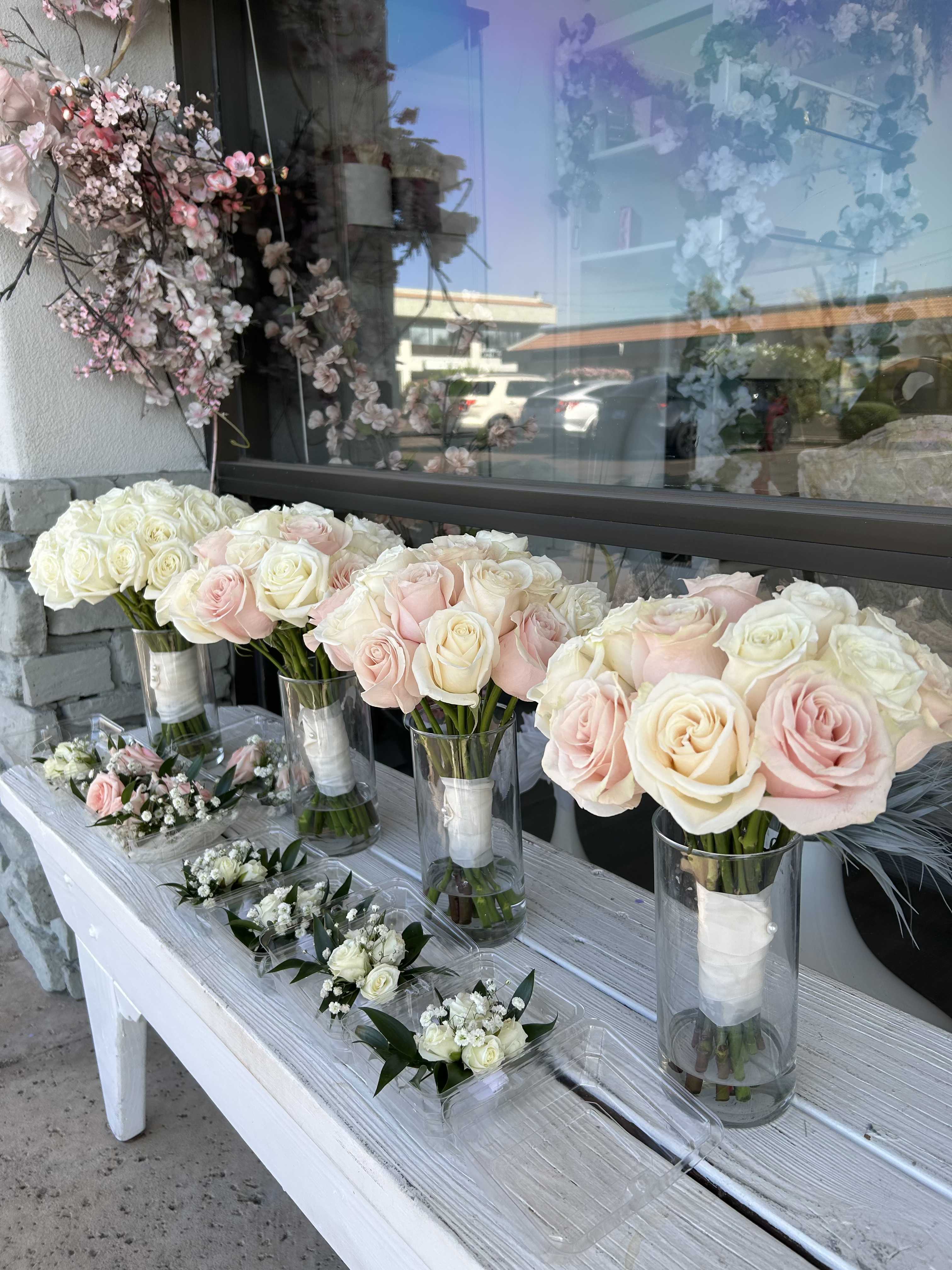Bridesmaid Bouquet - Our custom bridesmaid bouquets are designed to perfectly complement your bridal flowers and wedding style. Crafted with premium fresh blooms, each bouquet features elegant, seasonal florals tailored to your color palette and theme. From romantic and timeless to modern and minimalist, our bridesmaid bouquets add the perfect finishing touch to your wedding day. Bridesmaid bouquets start at $150 each.   *BRIDAL BOUQUET, BOUTONNIÈRE AND CORSAGES SOLD SEPERATELY* 