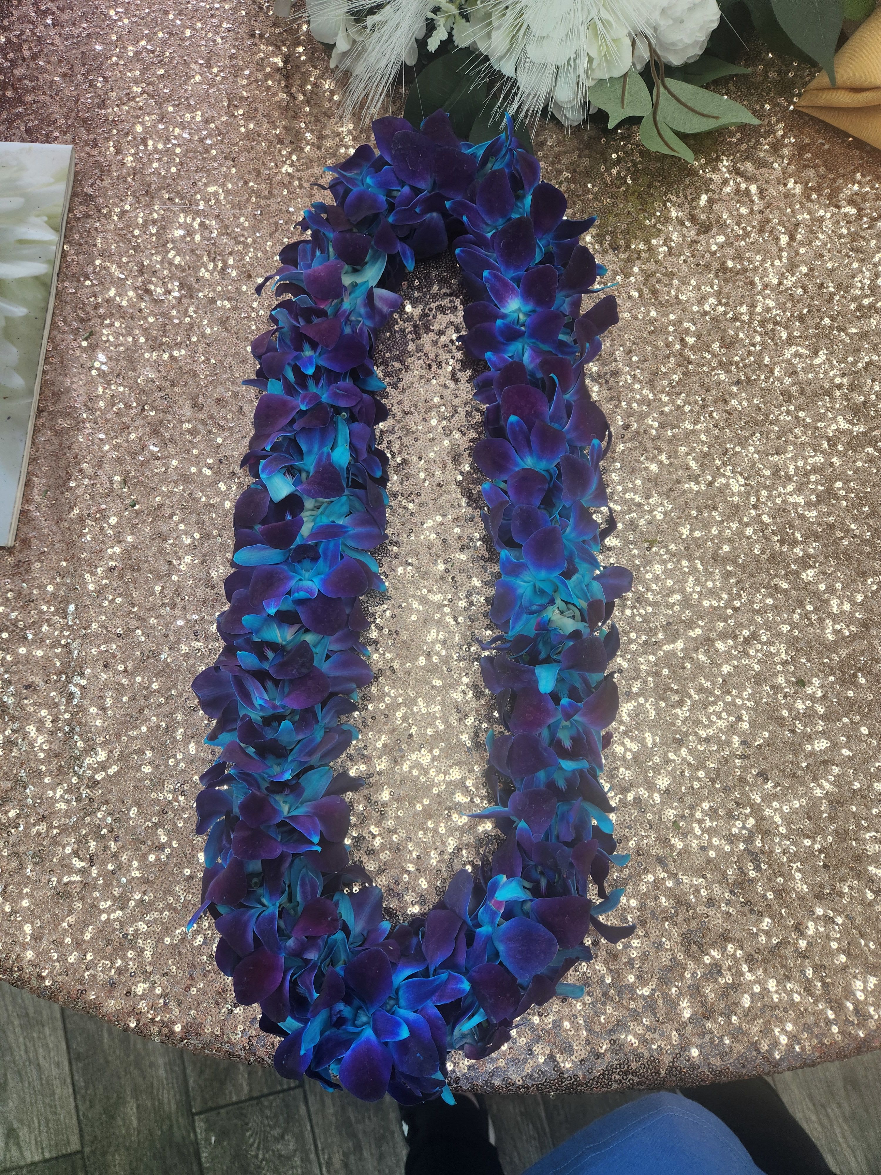Hawaiian Lei - Flower lei - Fresh blue Orchid Lei  - Hawaiian Lei - Flower lei - Fresh blue Orchid Lei -