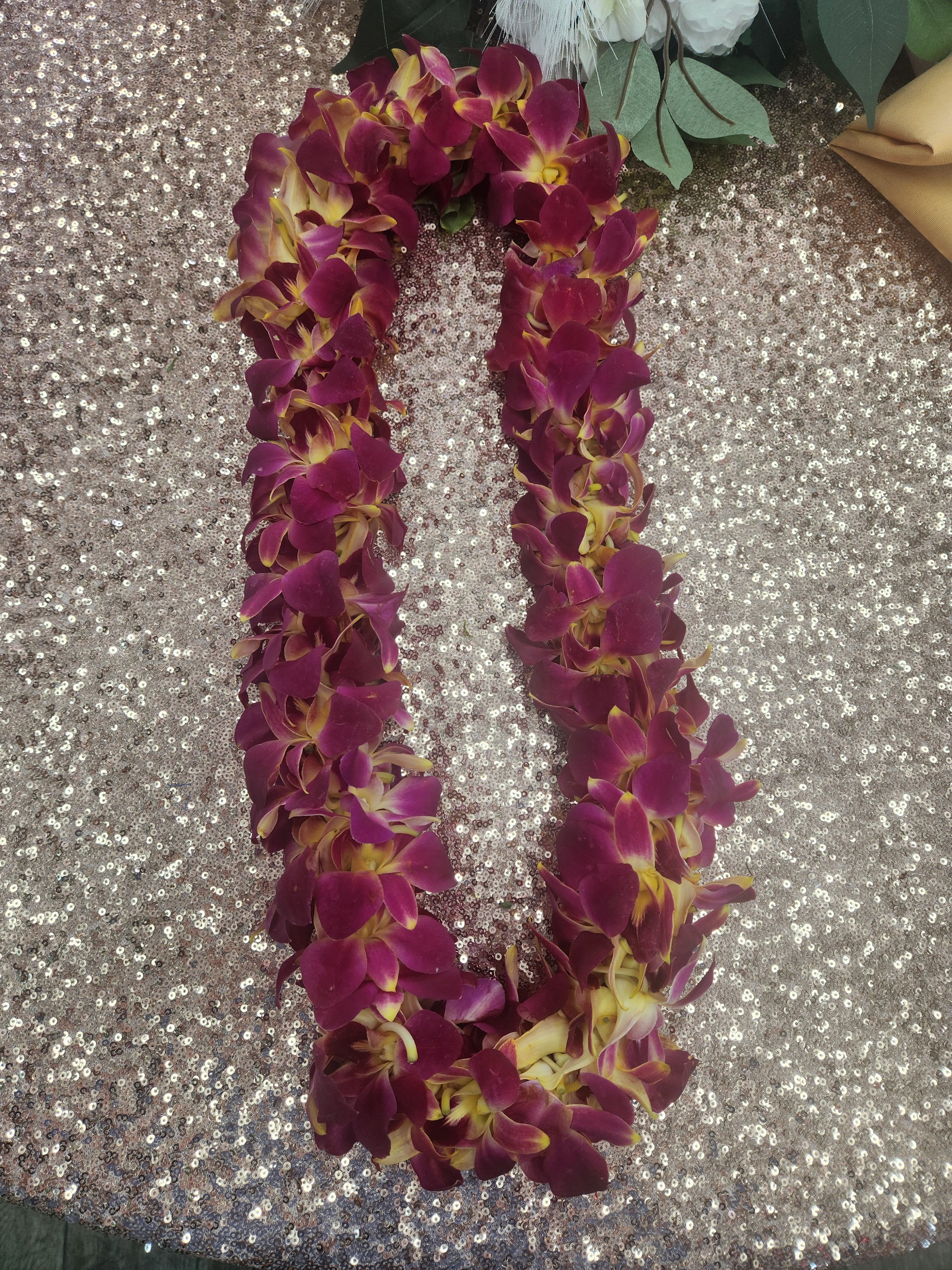 Hawaiian Lei - Flower lei - Fresh Orange Orchid Lei - - Hawaiian Lei - Flower lei - Fresh Orange Orchid Lei -