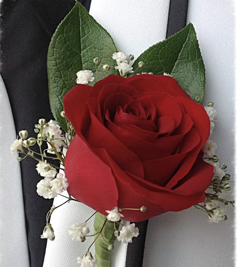 Boutonniere - Traditional, Classic, or Custom - Choose your favorite! Traditional, Classic &amp; Custom.  Please make a note of your suit and flower color preference when ordering online!