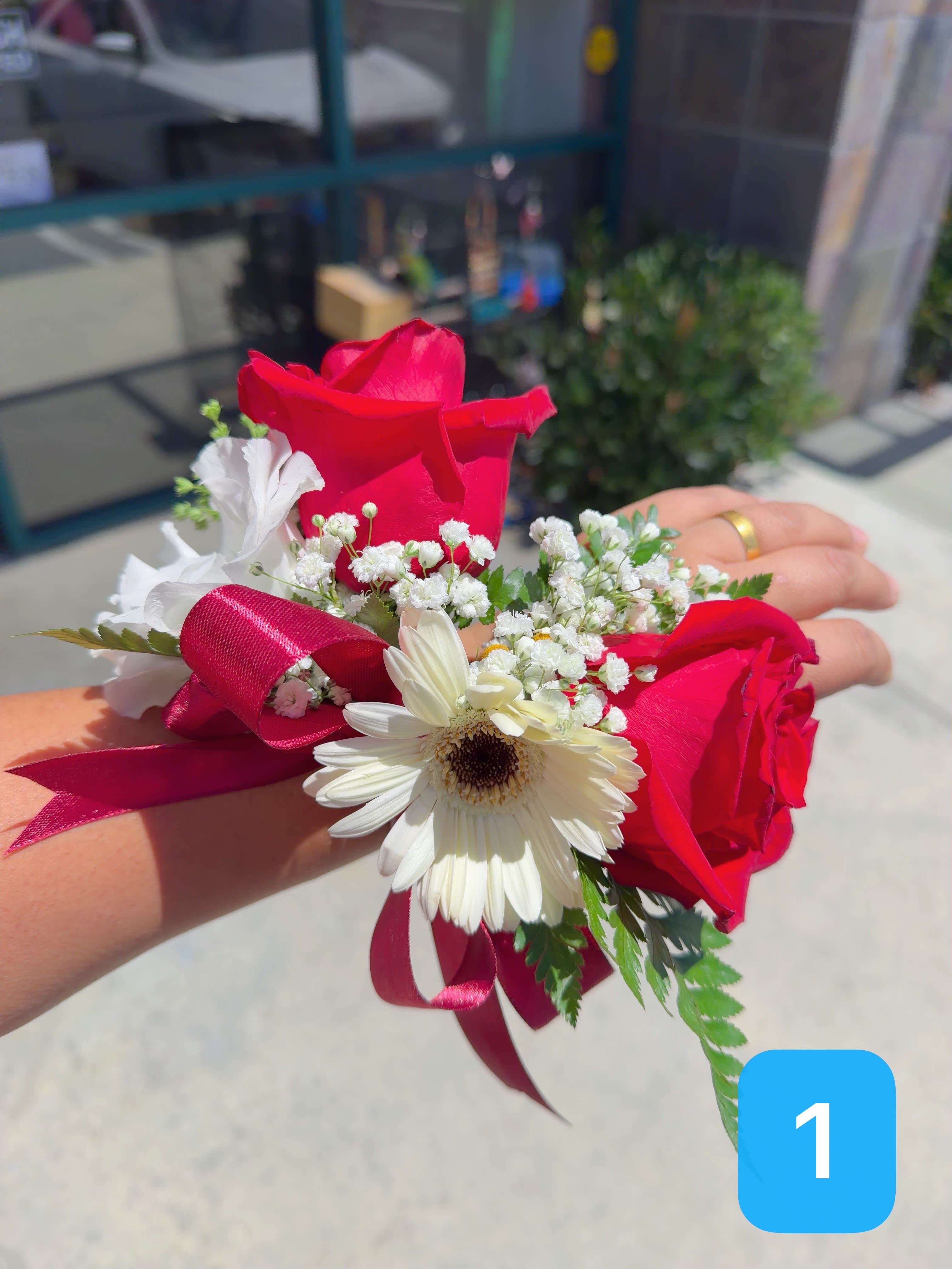 Wrist Corsage （B） - Flower colors can be customized based on your preference. You may also place an order according to the color code shown in the pictures. Please leave a note with your preferred color when placing your order.