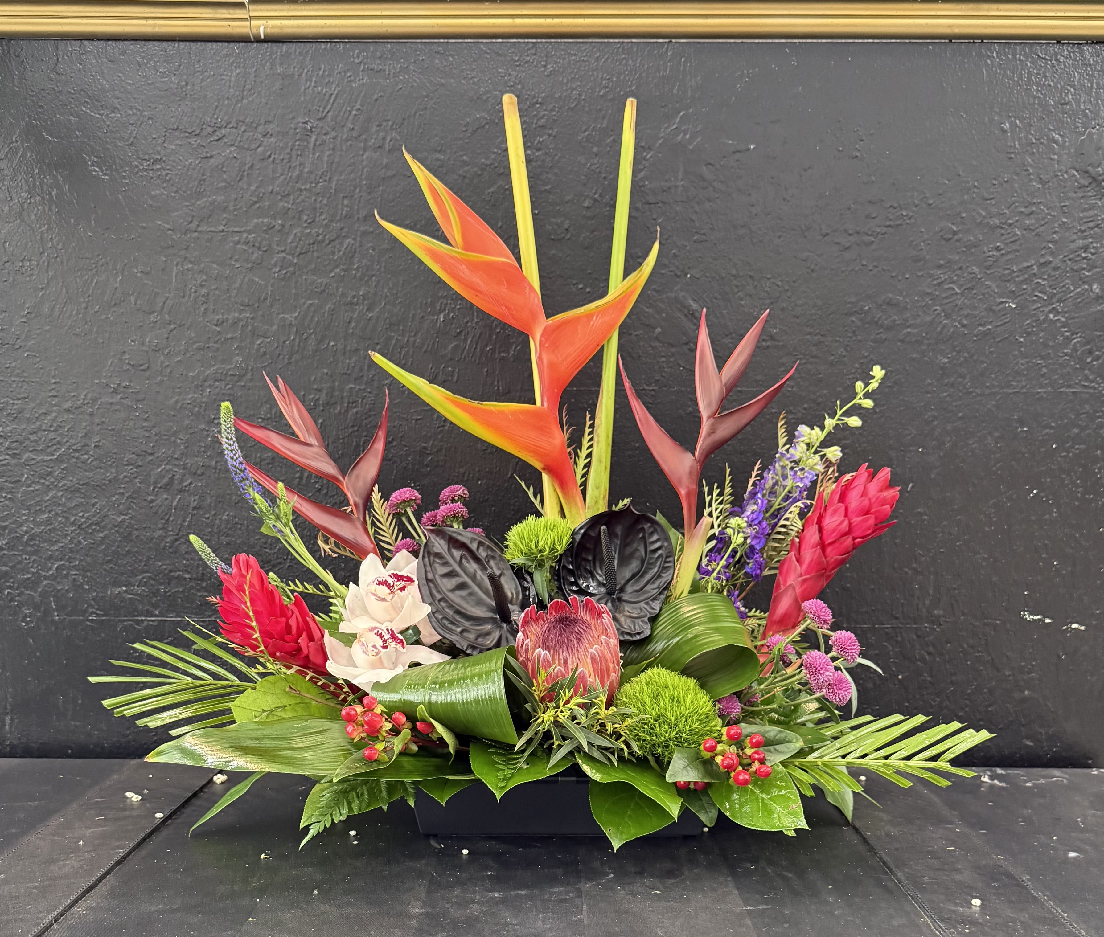 Tropical Piece - Elegant mix of tropical flowers