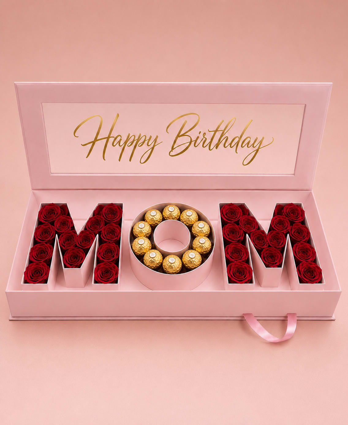 Mom Luxury Box - Sorprende con esta elegante caja personalisada en forma de MOM decorada con rosas rojas premium y deliciosos chocolates ferreros rocher. Un detalle sofisticado y lleno de amor.