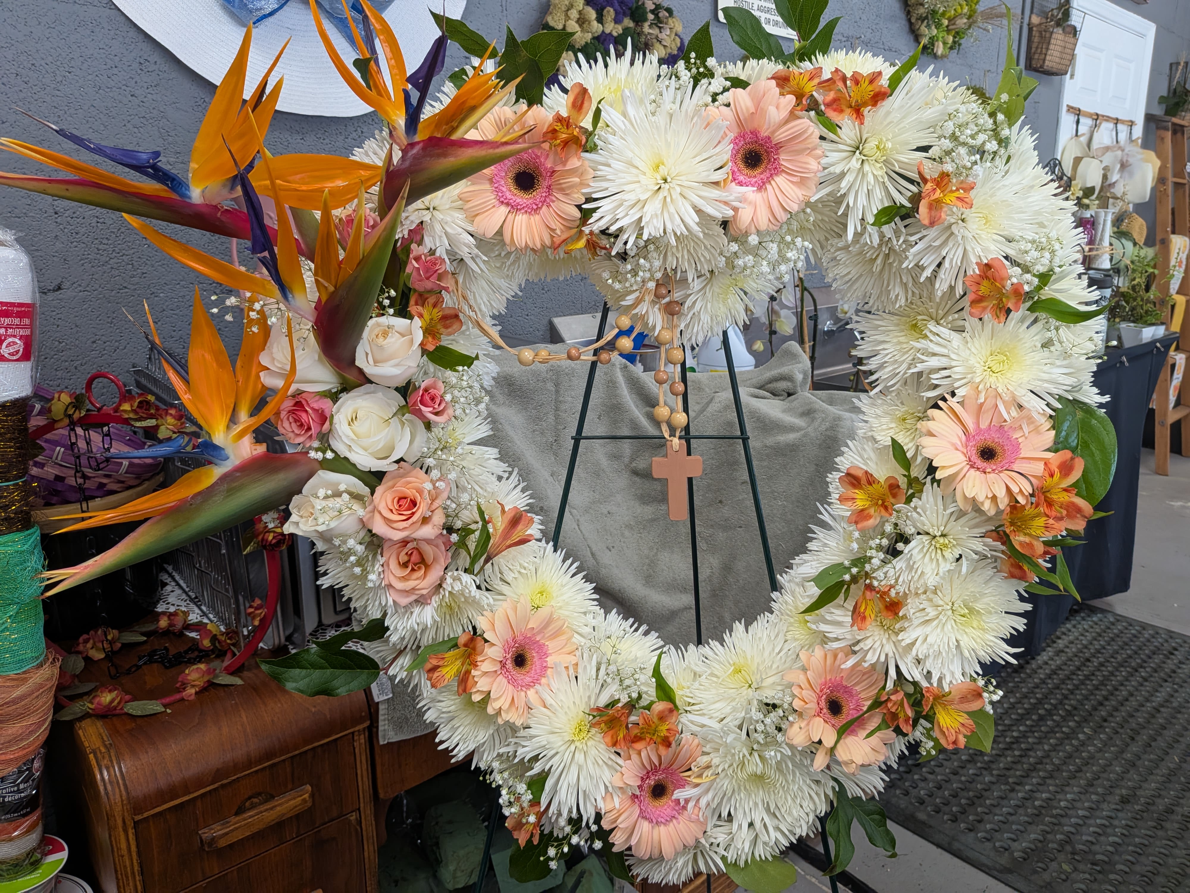 Memorial heart - Memorial Heart: A beautifully crafted, custom-made heart arrangement, perfect for expressing heartfelt sympathy and remembrance. Each piece is lovingly designed to honor the memory of a loved one.