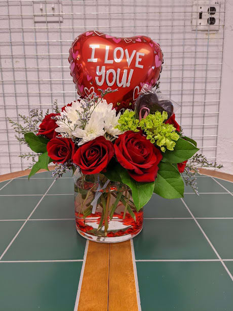 I Love You - This delightful arrangement gets right to the point saying what we all think when we buy flowers, I Love You.