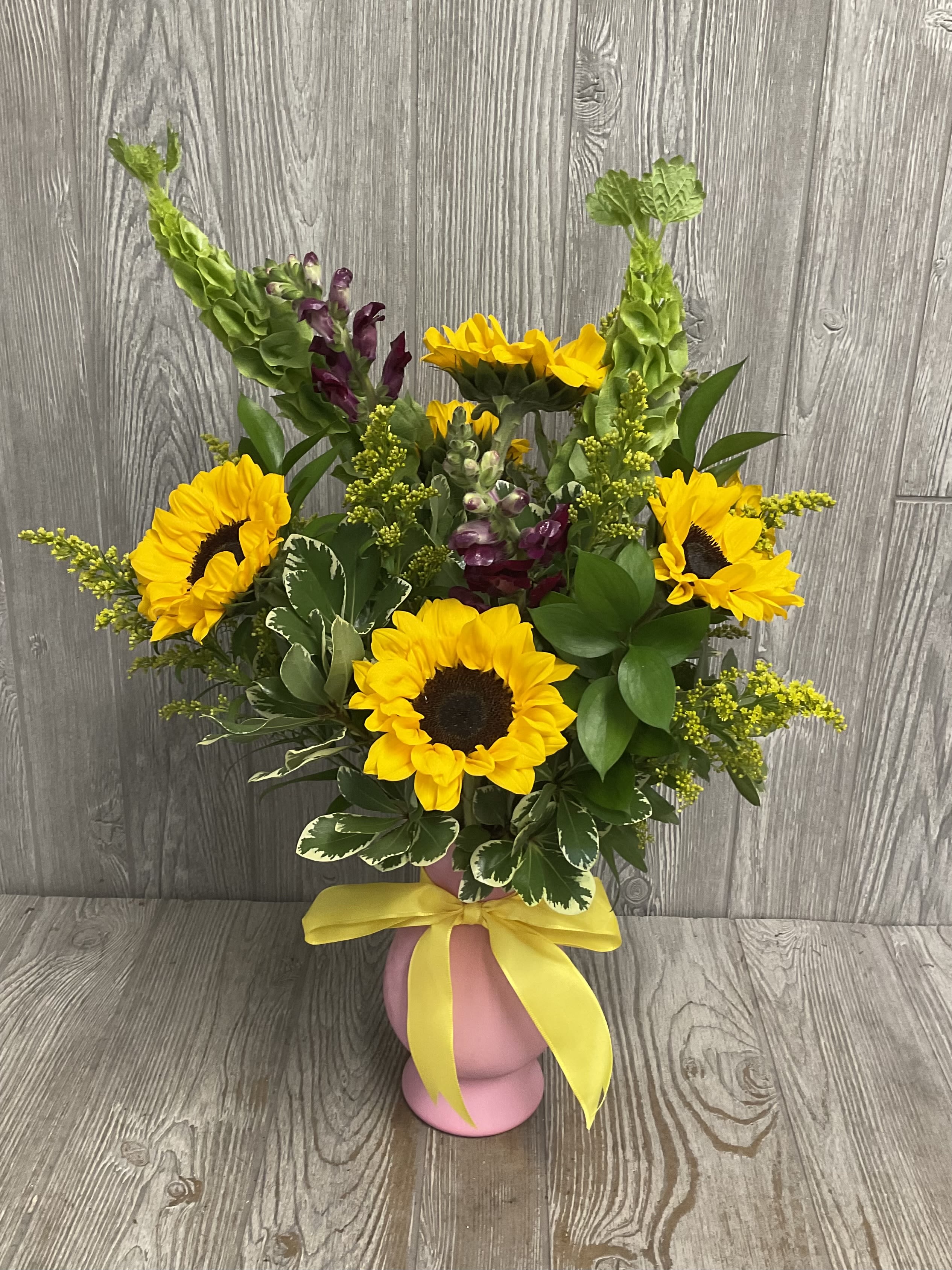 Pet Friendly  - This arrangement is pet friendly! Flowers may vary but will stay pet friendly. Color and vase may vary as well. 