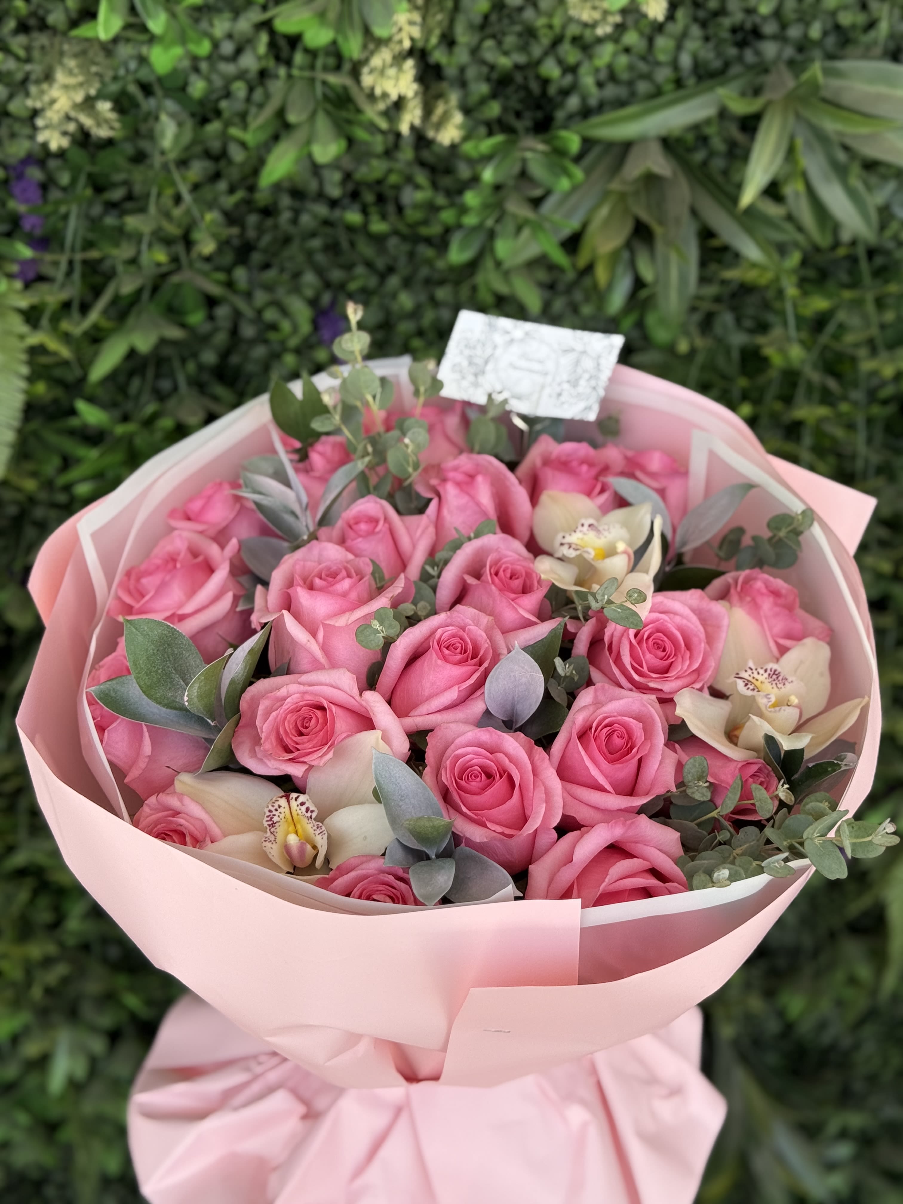 Magic Bouquet - A bright and joyful bouquet, symbolizing warmth, positivity, and happiness. With their golden petals and vibrant energy, these blooms bring a sunny, uplifting touch to any moment