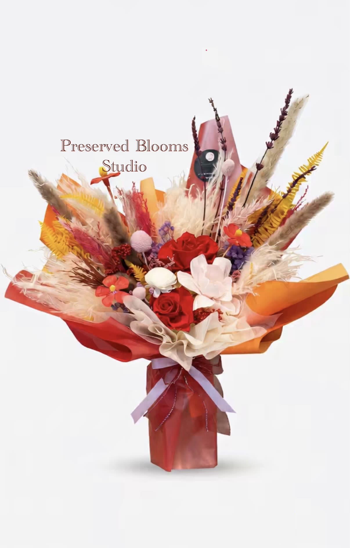 Hot love -  It shows a warm, bright and vital beauty. The suitable gift scene is if the previous pink bouquet is "gentle", this red bouquet is "warm". It is very suitable for: for cheerful and energetic women (such as "hot moms" or women in the workplace). 