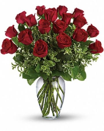 Bouquet of red roses in a clear glass vase
