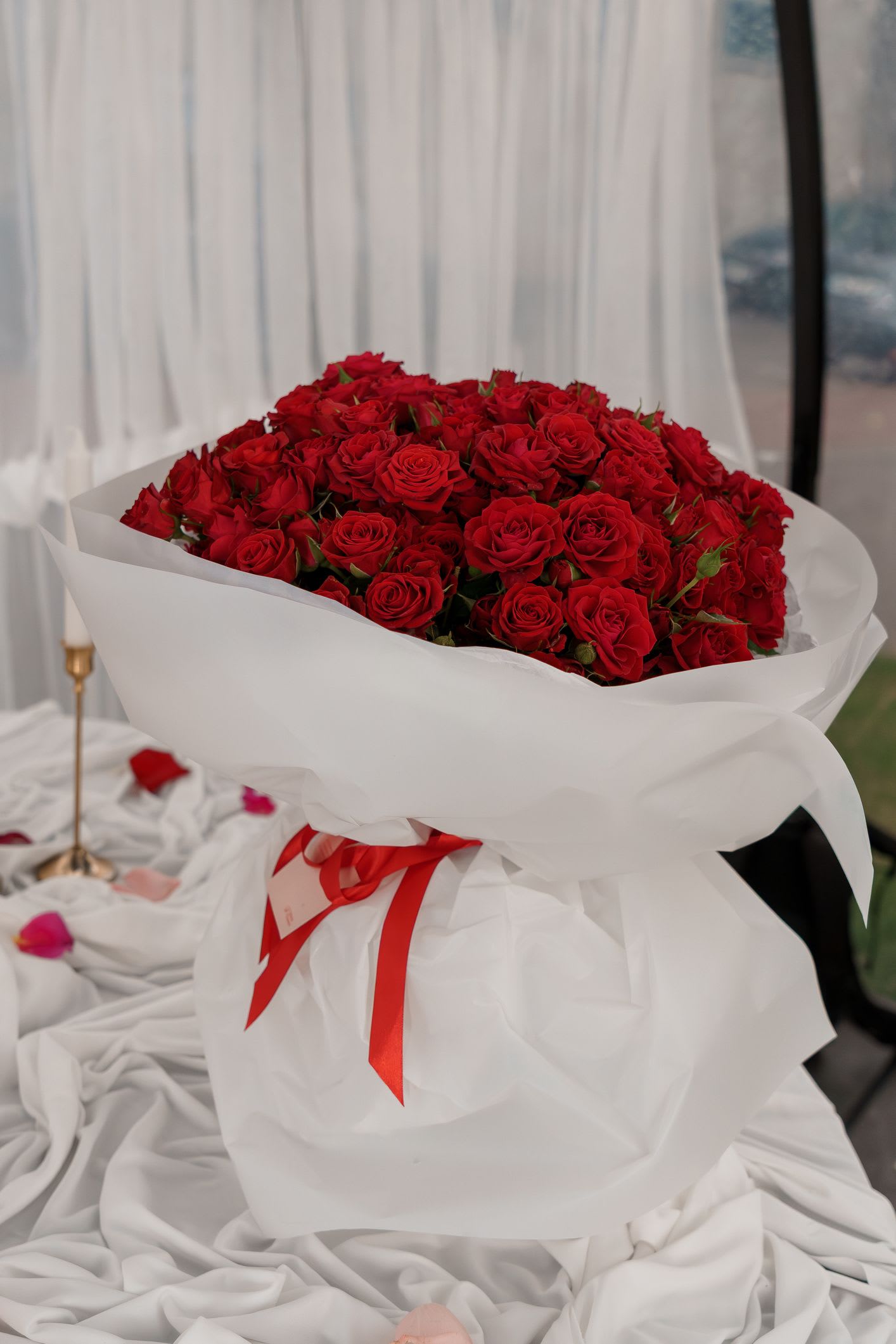 100 Stems of Roses (Wrapped)- choose your color  - A beautiful, custom wrapped fresh flower bouquet of 100 long stem Roses. Presented in our custom designer paper. Florist chooses custom paper options. Send a note to florist of what color you want at checkout.  ***NOTE** 100 stems of roses is exceptionally large. This is a novelty product and customers understand it will not fit in a vase unless broken down into smaller sections, 100 stems of flowers is very large, it does not come with vases.  Perfect for: Love &amp; Romance, Anniversary, Weddings. **Please order this item at least 3-5 days in advance** To ensure timely delivery  