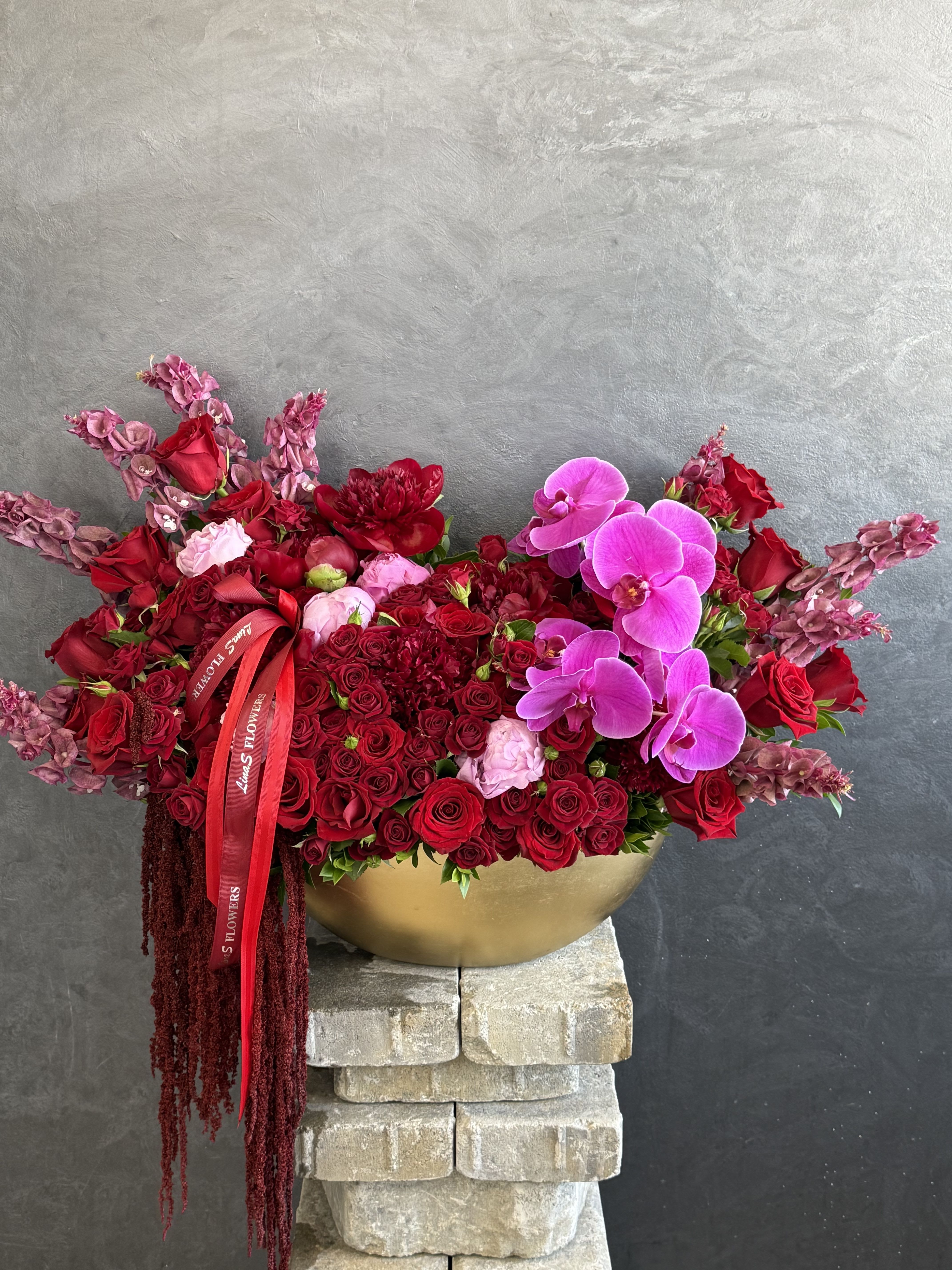 Mili  - Red roses symbolize love, passion, and deep admiration, red roses and  light pink peony  represent grace, sweetness, and admiration. Together, they create a beautiful blend of romance and gentleness, perfect for expressing heartfelt emotional 
