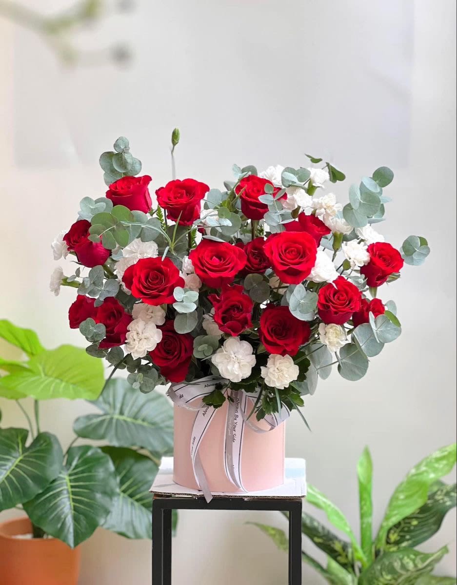 Classic lovely box  - A luxury coposi that symbolizes love,purity,and renewal through a perfect harmony of color and texture.
