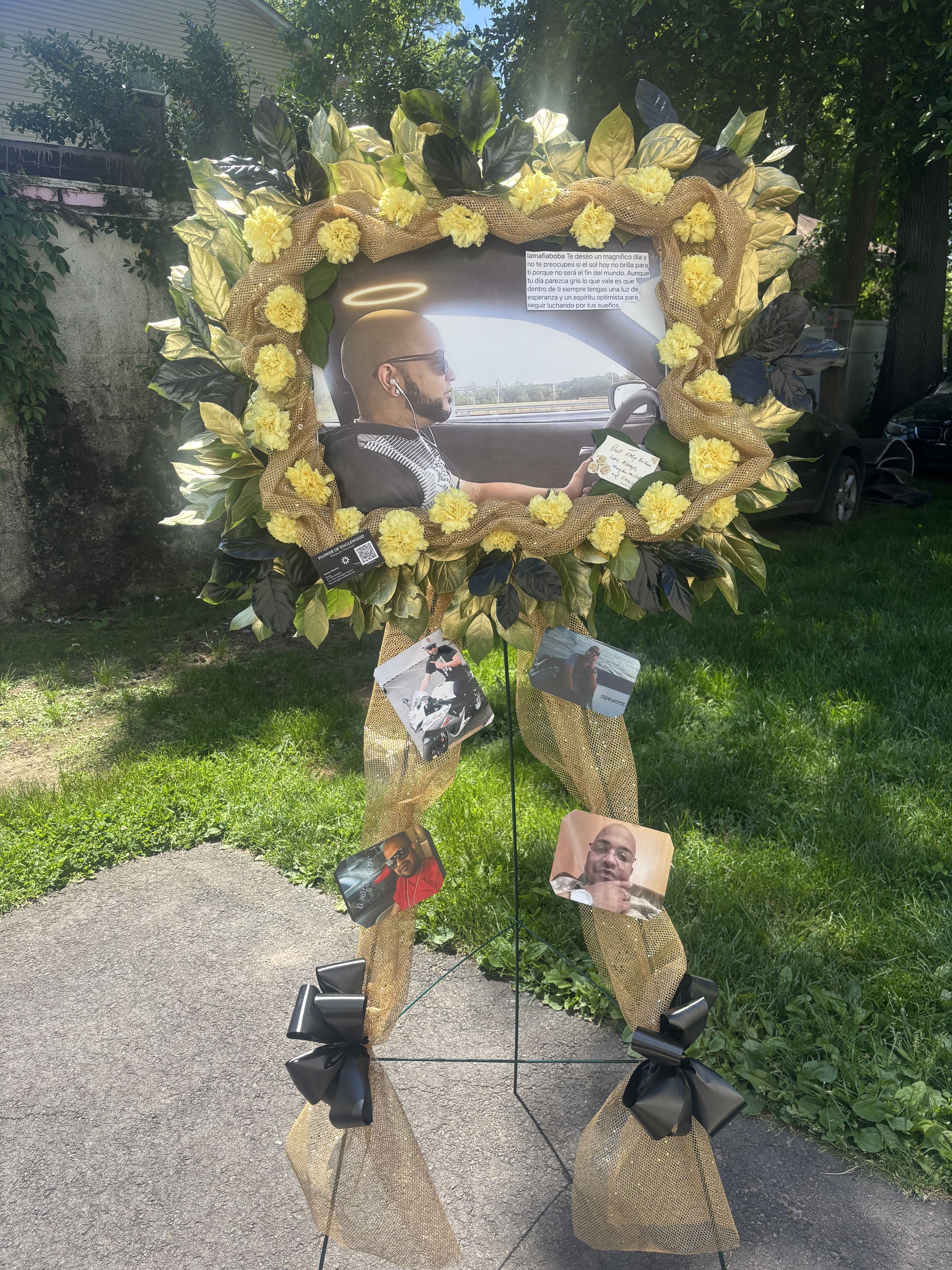 Amauri - Portrait funeral arrangement on stand 