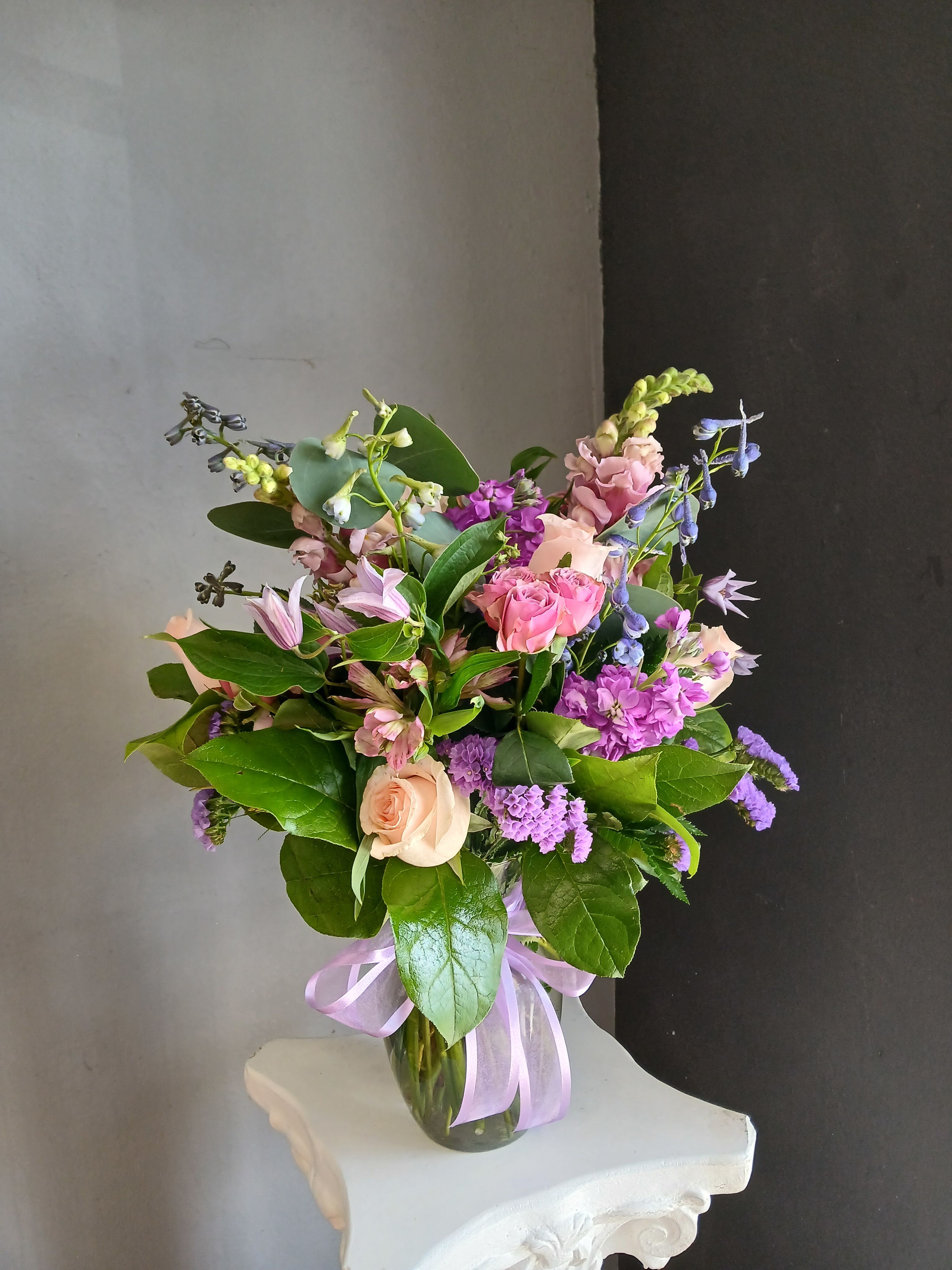 #747 Designer's choice - The Dizzy Daisy - This beautiful flower arrangement of fresh mixed seasonal blooms is made by local designers in the heart Orange California. Hand crafted and perfect for every occasion, from birthdays and new babies to sympathy and just because. The best choice to show you are thinking of that special someone. Can be sent as a local delivery or in-store pickup. This is an original, one of a kind arrangement. Order now before it's too late!