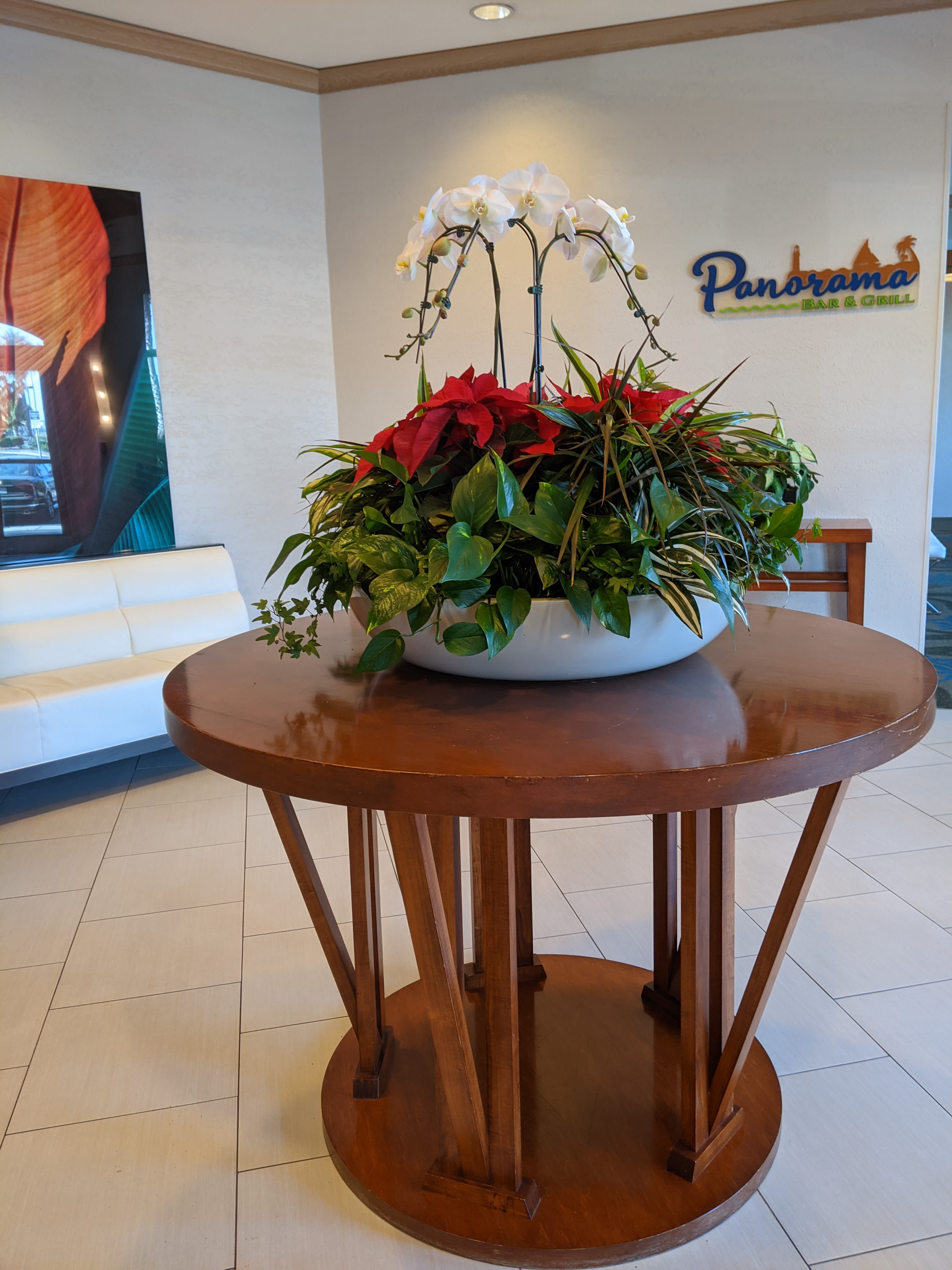 Entry show piece - Make it seasonal with bromeliads or kalachoes. 