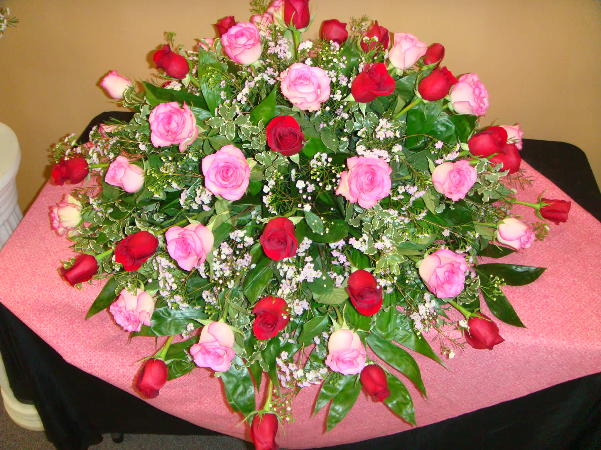 Large bouquet of pink and red roses on a table