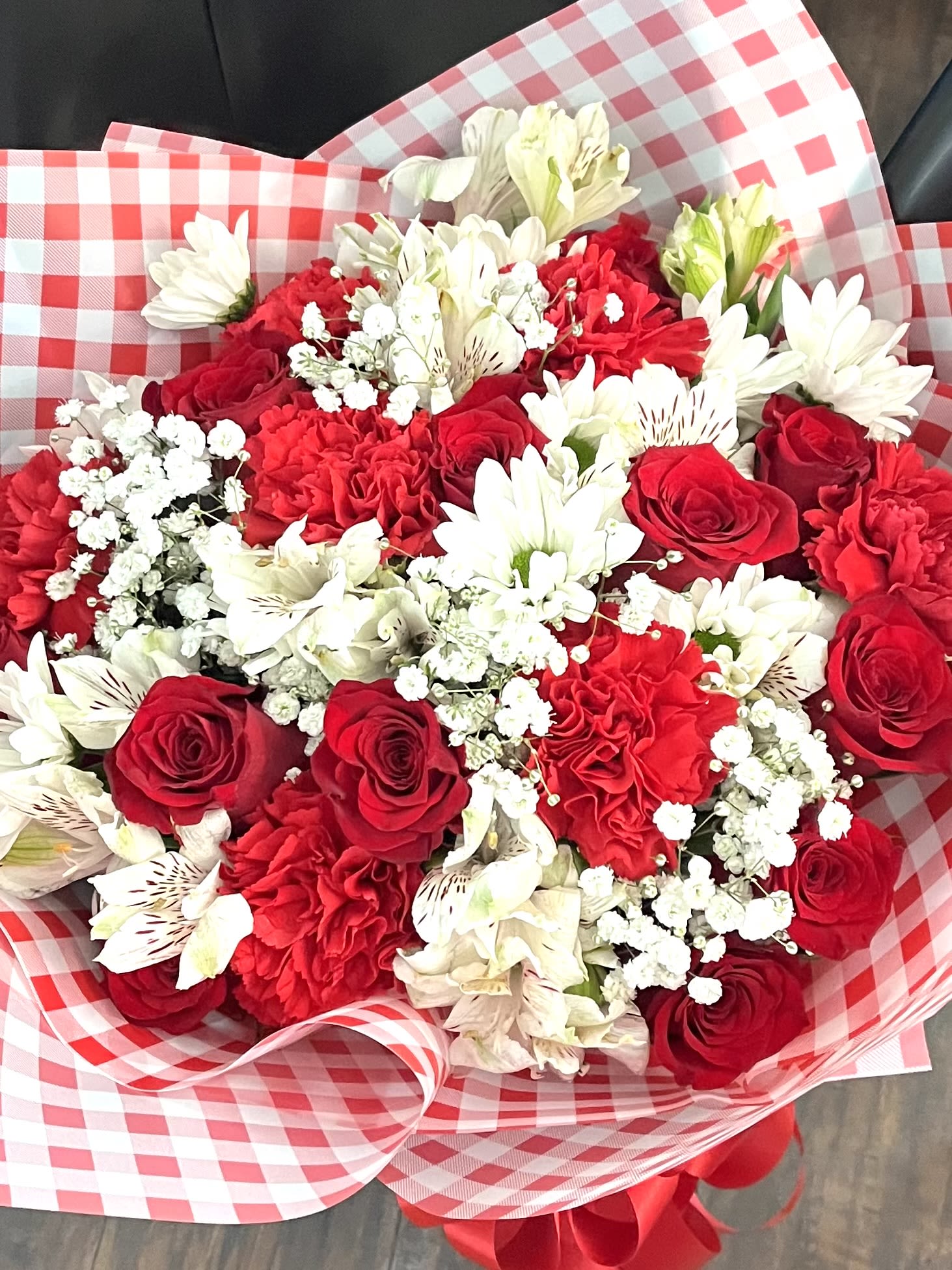 Romantic picnic - Additional flowers will be added