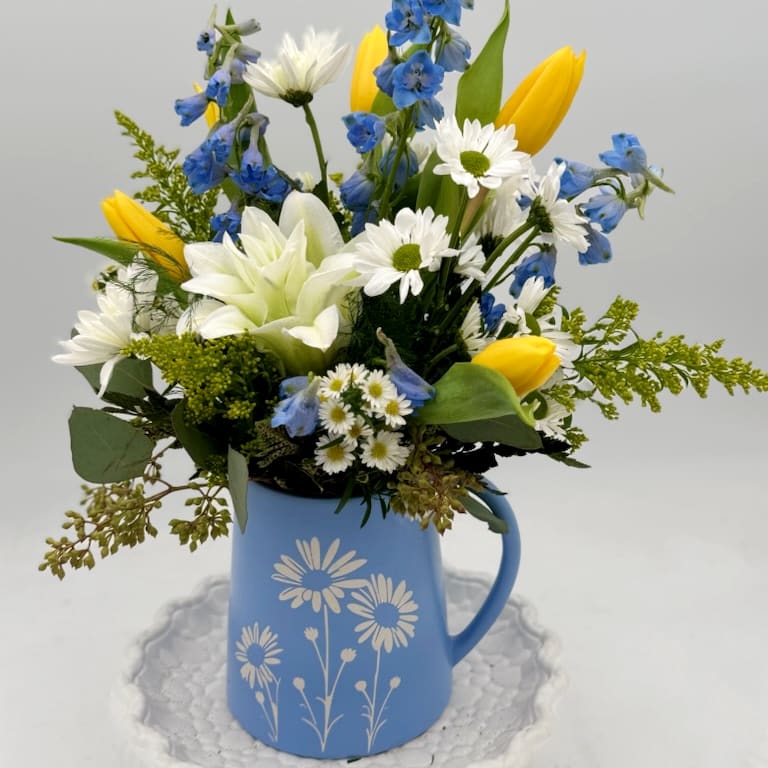 Bluebell - A cool spring pitcher case with an explosion of blue, yellow and white. Daisies, tulips and more ring in the spring time!